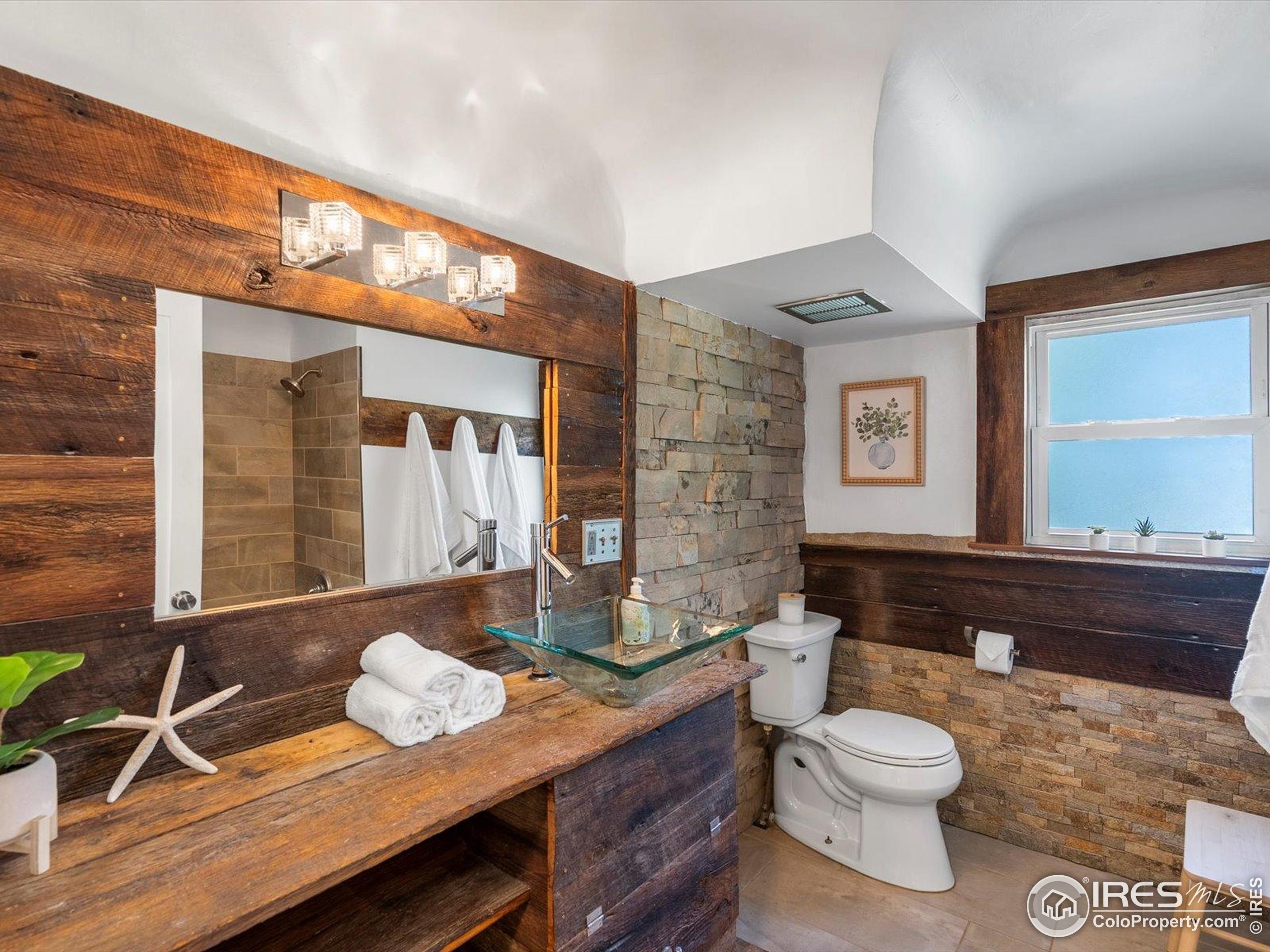 Longmont, Colorado, 80501, United States, 3 Bedrooms Bedrooms, ,1 BathroomBathrooms,Residential,For Sale,1954839