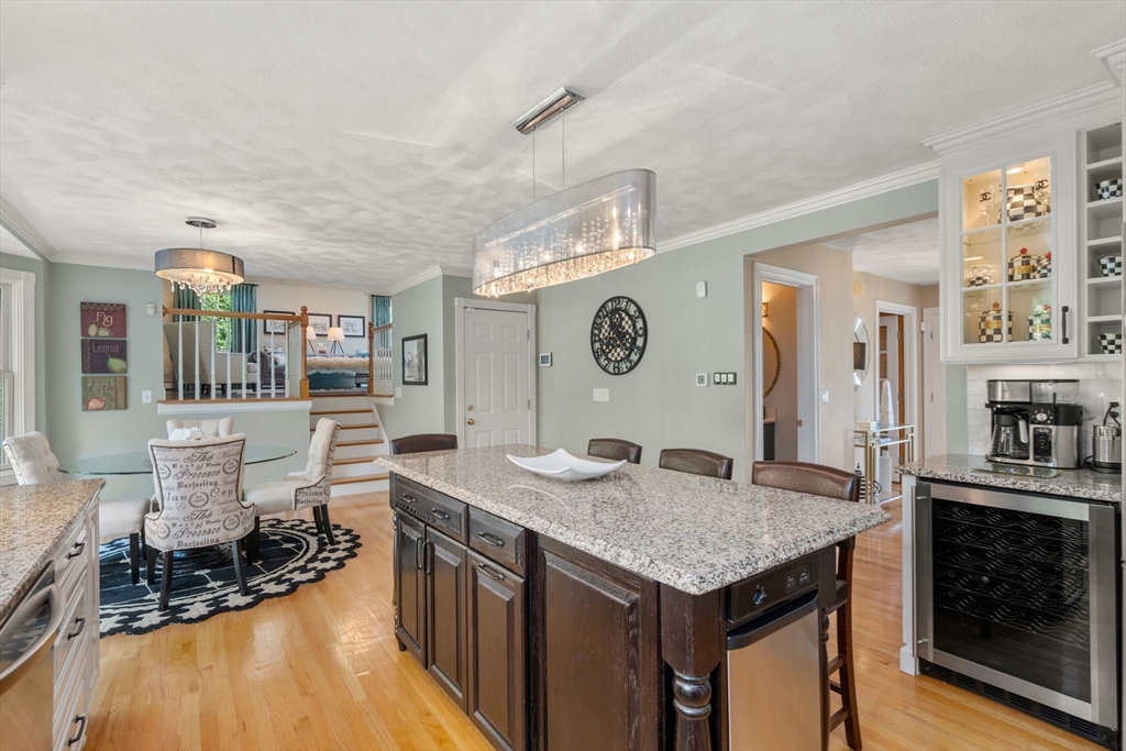 Lynnfield, Massachusetts, 01940, United States, 4 Bedrooms Bedrooms, ,3 BathroomsBathrooms,Residential,For Sale,1900631