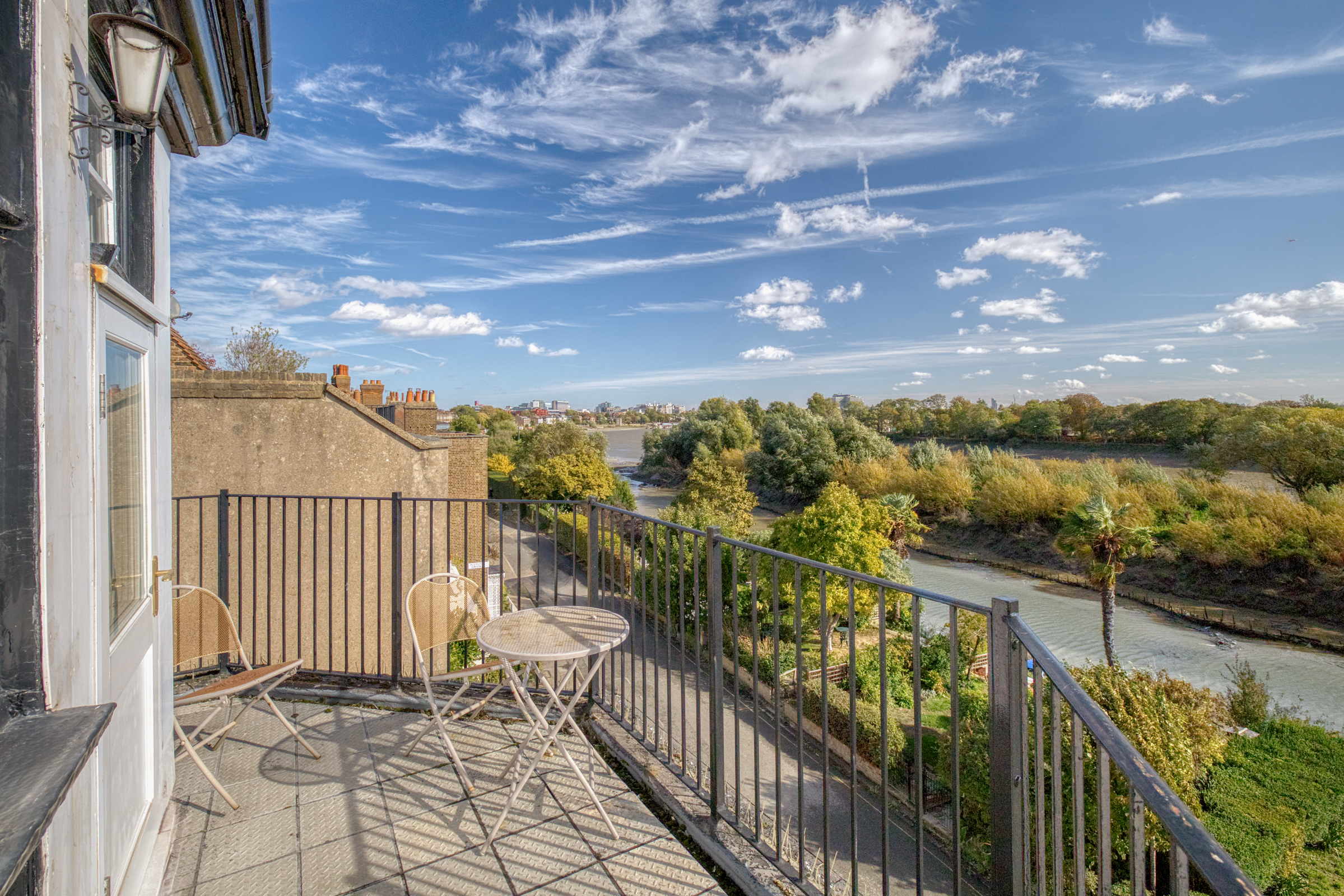  An Arts and Crafts house on Chiswick Mall with riverside gardens. - 物件實景