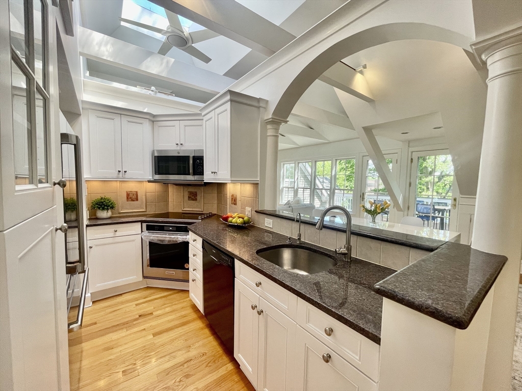 Newton, Massachusetts, 02459, United States, 2 Bedrooms Bedrooms, ,2 BathroomsBathrooms,Residential,For Sale,1817599