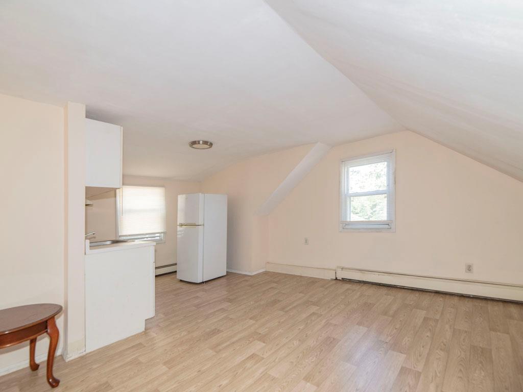 West Islip, New York, 11795, United States, 3 Bedrooms Bedrooms, ,2 BathroomsBathrooms,Residential,For Sale,1923514
