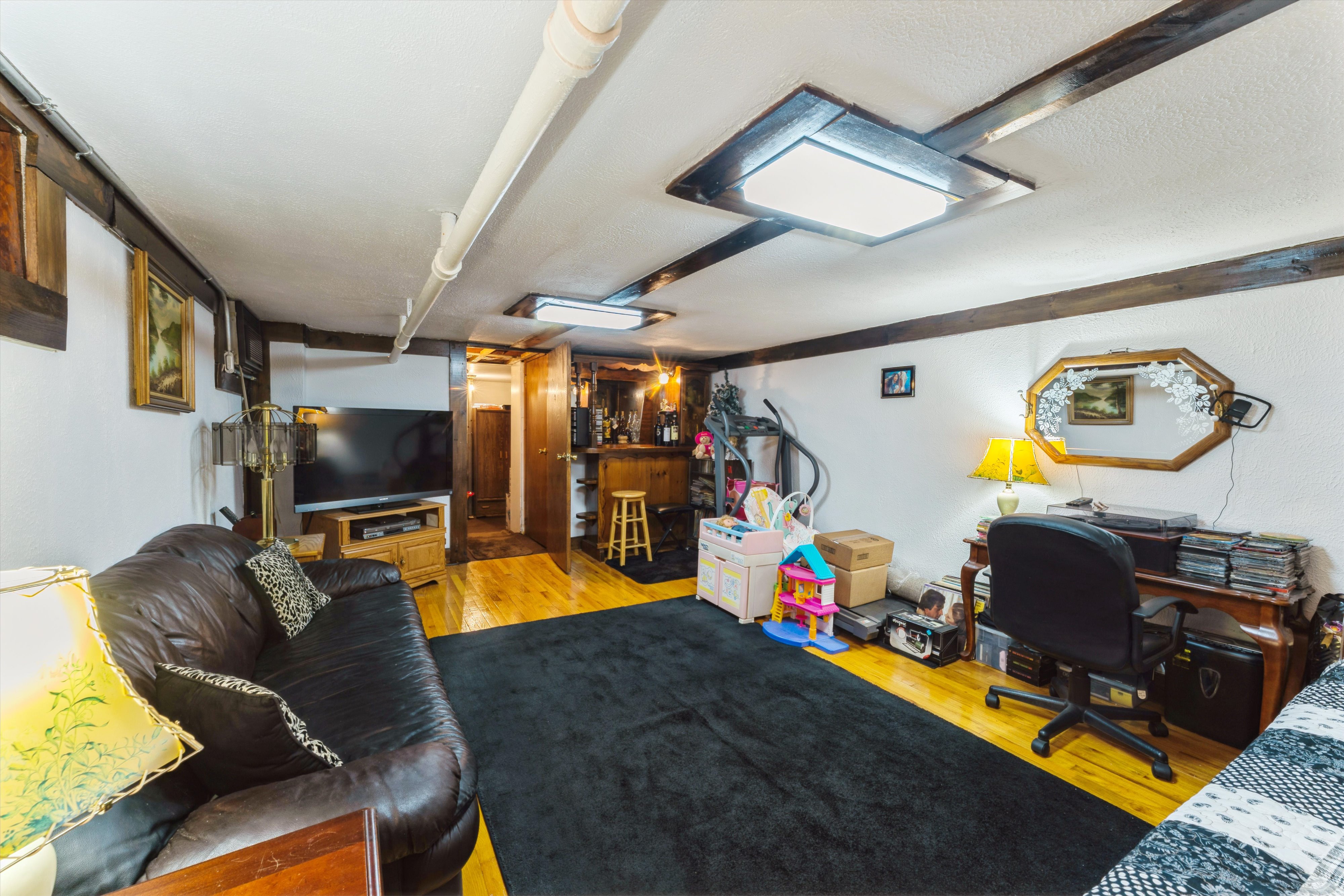 Bayside, New York, 11361, United States, 2 Bedrooms Bedrooms, ,2 BathroomsBathrooms,Residential,For Sale,1988869