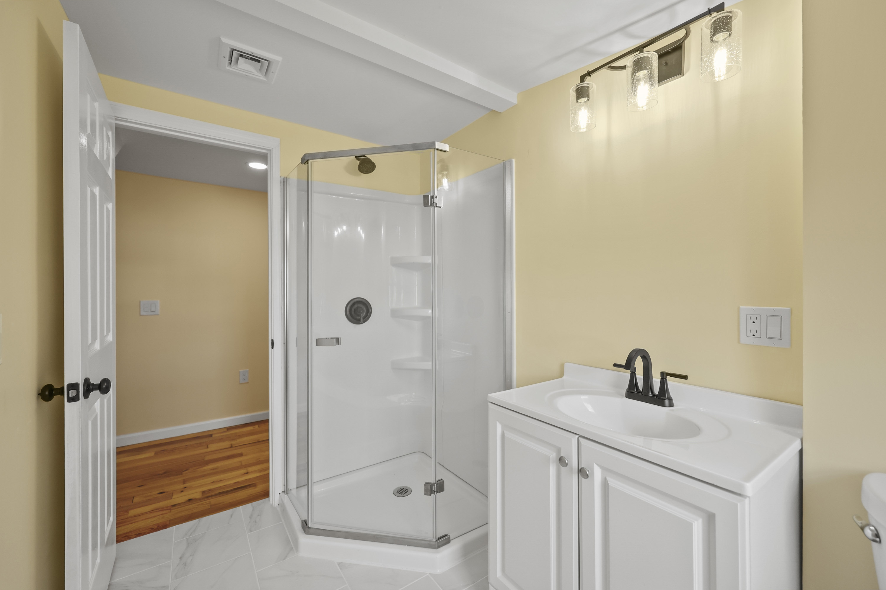  Freshly Remodeled Open Floor Plan - 物件實景