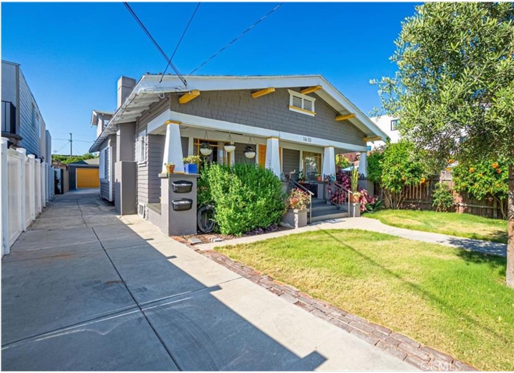 Los Angeles, California, 90018, United States, 5 Bedrooms Bedrooms, ,3 BathroomsBathrooms,Residential,For Sale,2042997