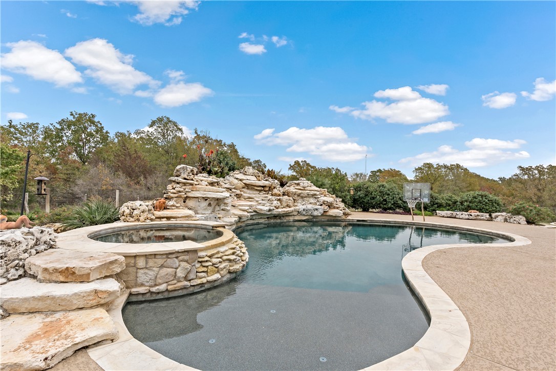 College Station, Texas, 77845, United States, 6 Bedrooms Bedrooms, ,7 BathroomsBathrooms,Residential,For Sale,1794903