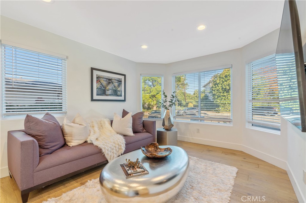 Woodland Hills, California, 91367, United States, 5 Bedrooms Bedrooms, ,4 BathroomsBathrooms,Residential,For Sale,2003511