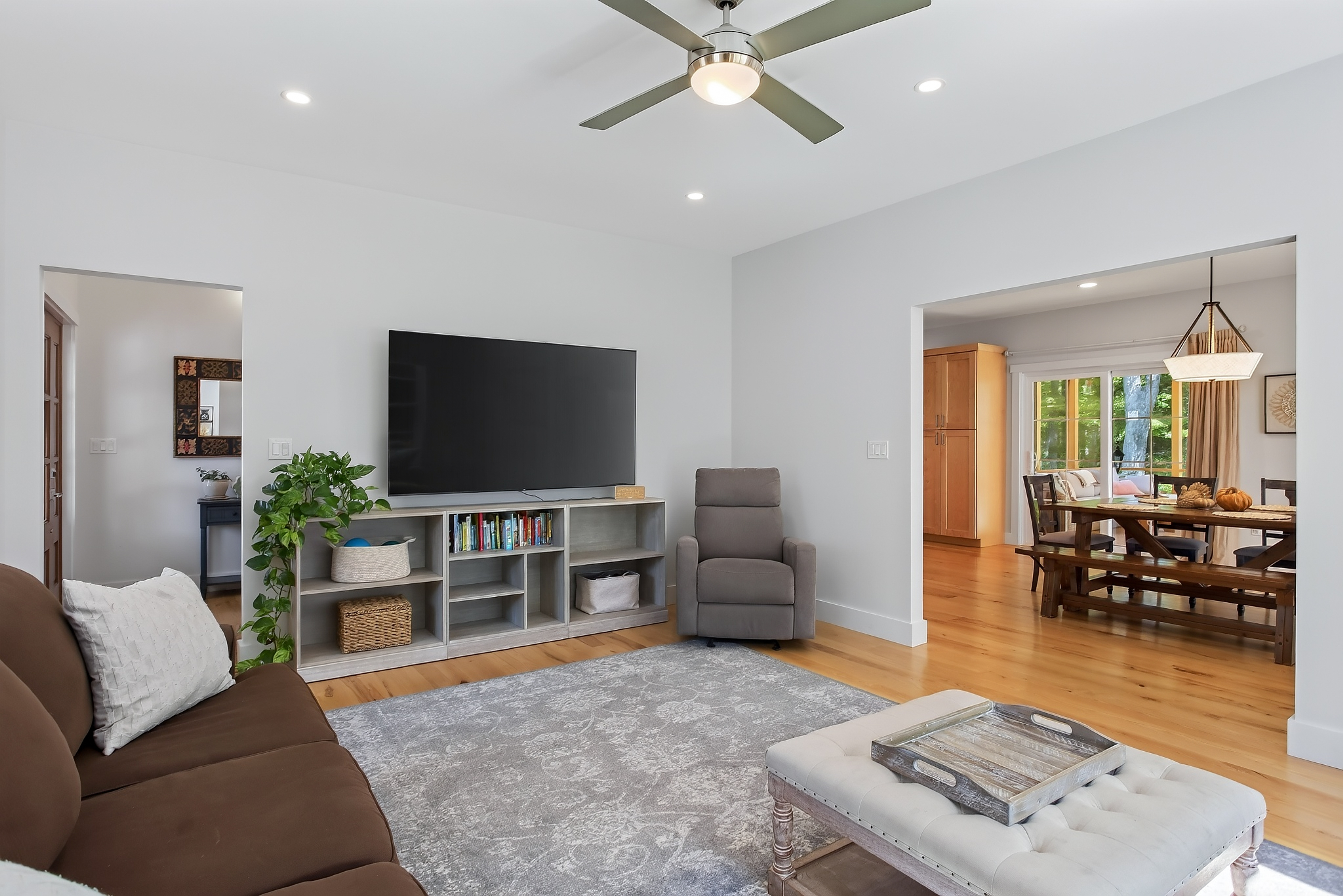  2022 Custom Craftsman: Main-Level Living, In-Law Suite, & Mountain Proximity - 物件實景