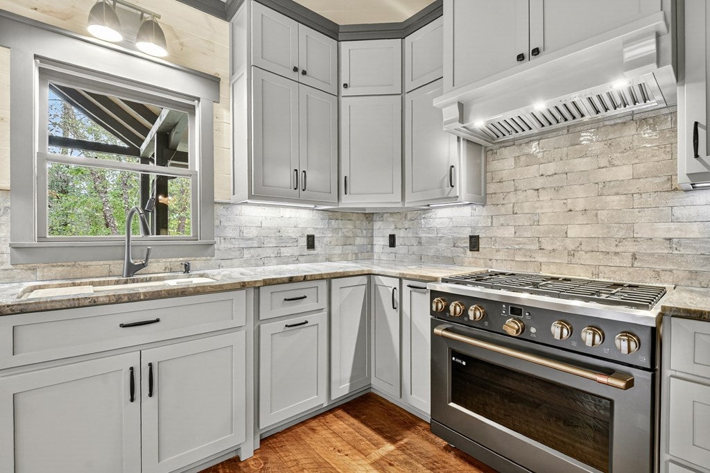 Mineral Bluff, Georgia, 30559, United States, 4 Bedrooms Bedrooms, ,5 BathroomsBathrooms,Residential,For Sale,1986837