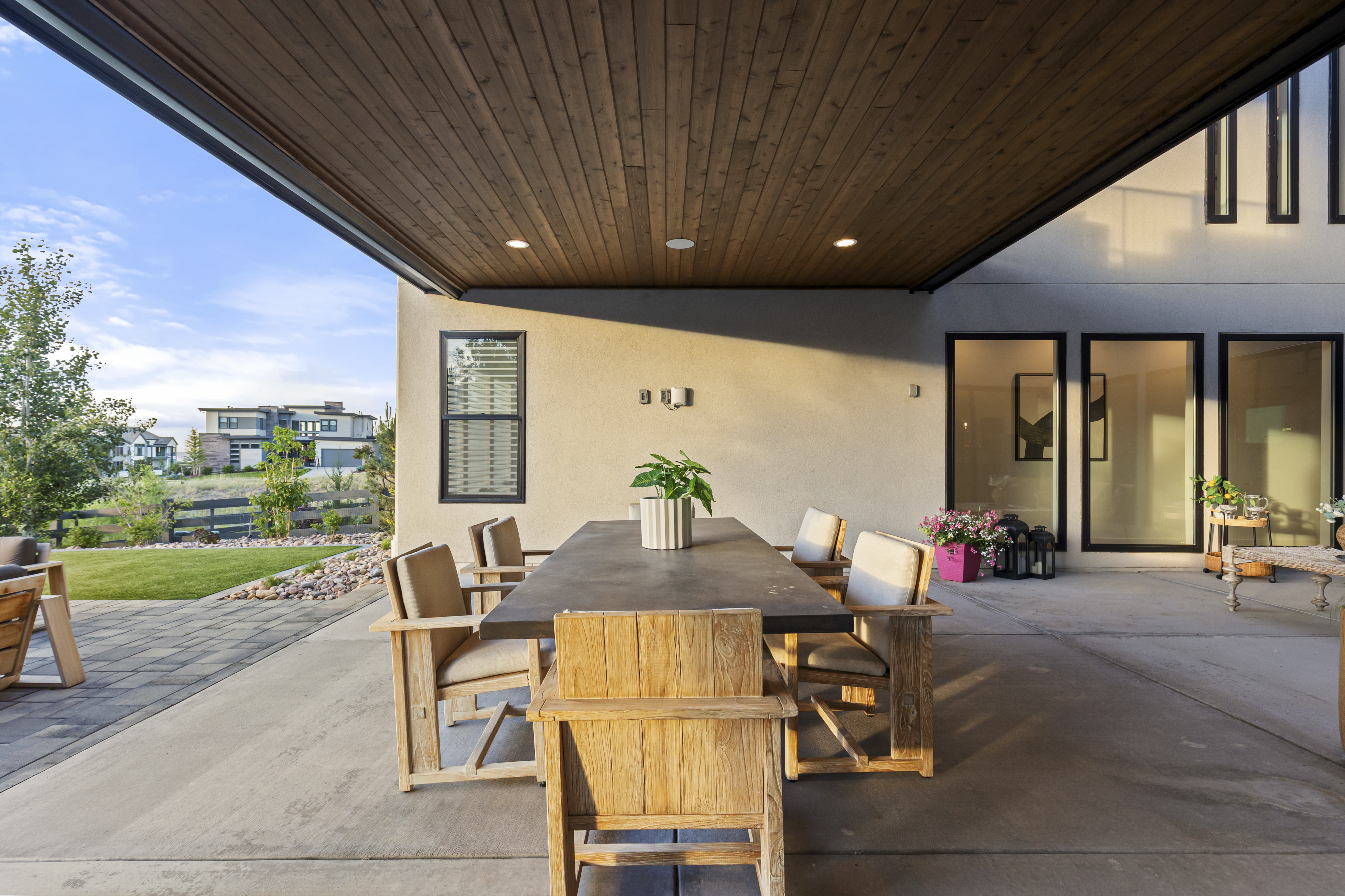  Exceptional Ranch-Style - 物件實景