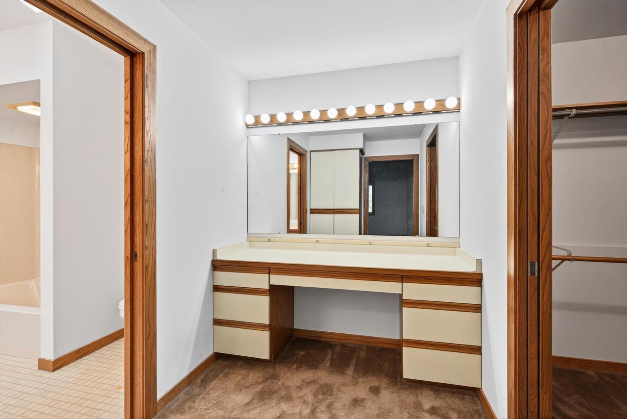 Oshkosh, Wisconsin, 54904, United States, 4 Bedrooms Bedrooms, ,3 BathroomsBathrooms,Residential,For Sale,1978045