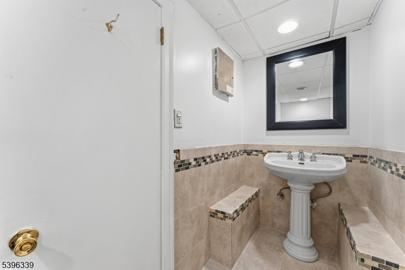 Dunellen Boro, New Jersey, 08812, United States, 3 Bedrooms Bedrooms, ,2 BathroomsBathrooms,Residential,For Sale,1991151