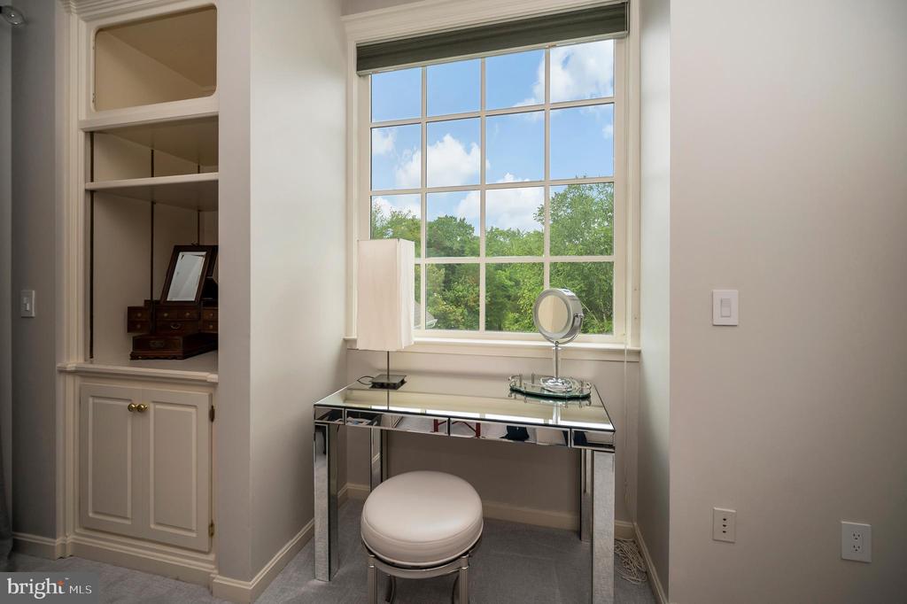 Fredericksburg, Virginia, 22405, United States, 5 Bedrooms Bedrooms, ,5 BathroomsBathrooms,Residential,For Sale,1825163