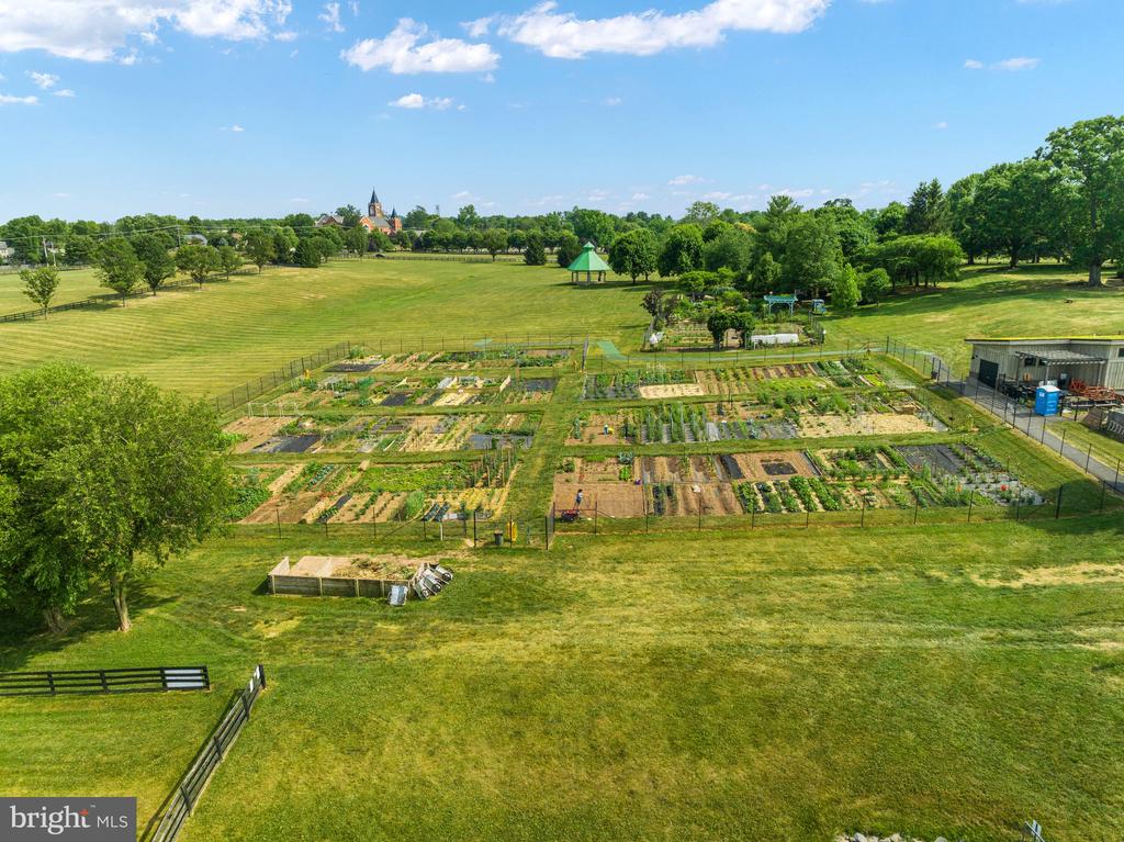Leesburg, Virginia, 20176, United States, 6 Bedrooms Bedrooms, ,3 BathroomsBathrooms,Residential,For Sale,1979496