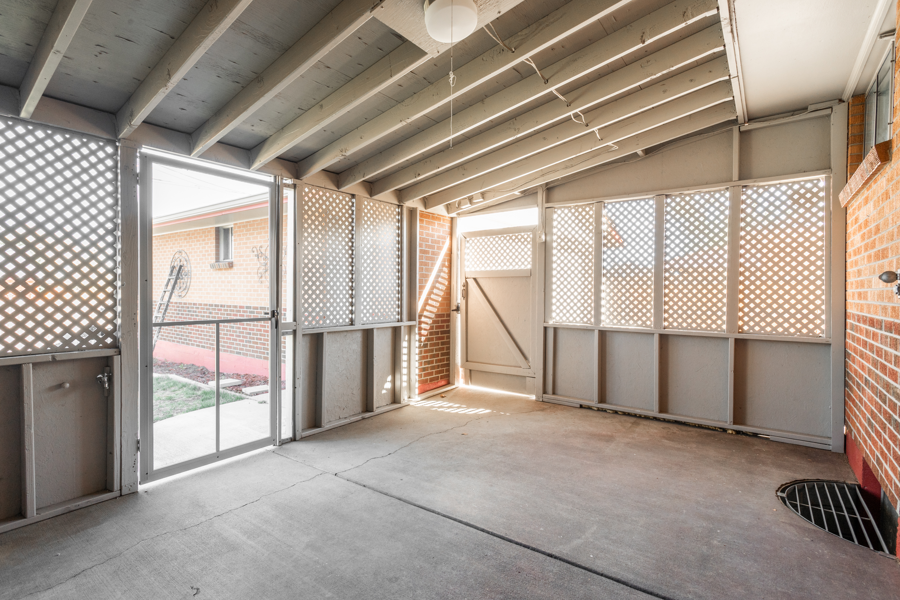  Charming Brick Bungalow - 物件實景