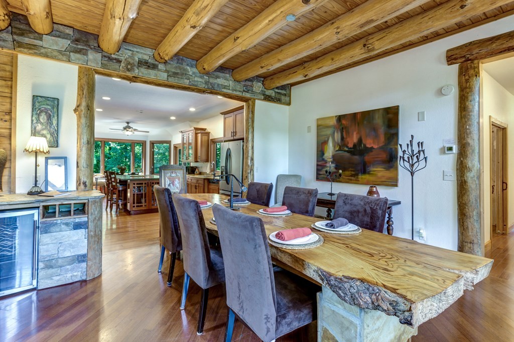 Hayesville, North Carolina, 28904, United States, 3 Bedrooms Bedrooms, ,5 BathroomsBathrooms,Residential,For Sale,1931942