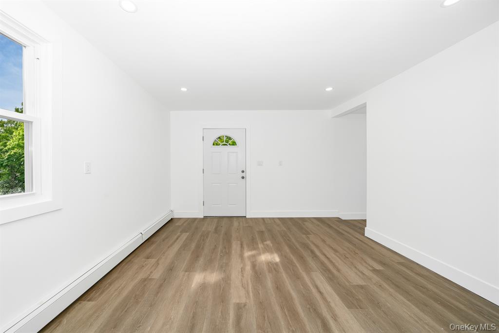 West Babylon, New York, 1704, United States, 3 Bedrooms Bedrooms, ,2 BathroomsBathrooms,Residential,For Sale,1950805