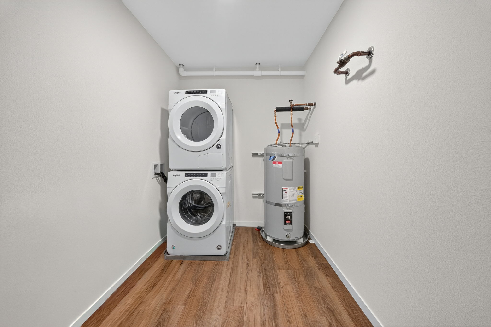 Honolulu, Hawaii, 96814, United States, 2 Bedrooms Bedrooms, ,2 BathroomsBathrooms,Residential,For Sale,1990475