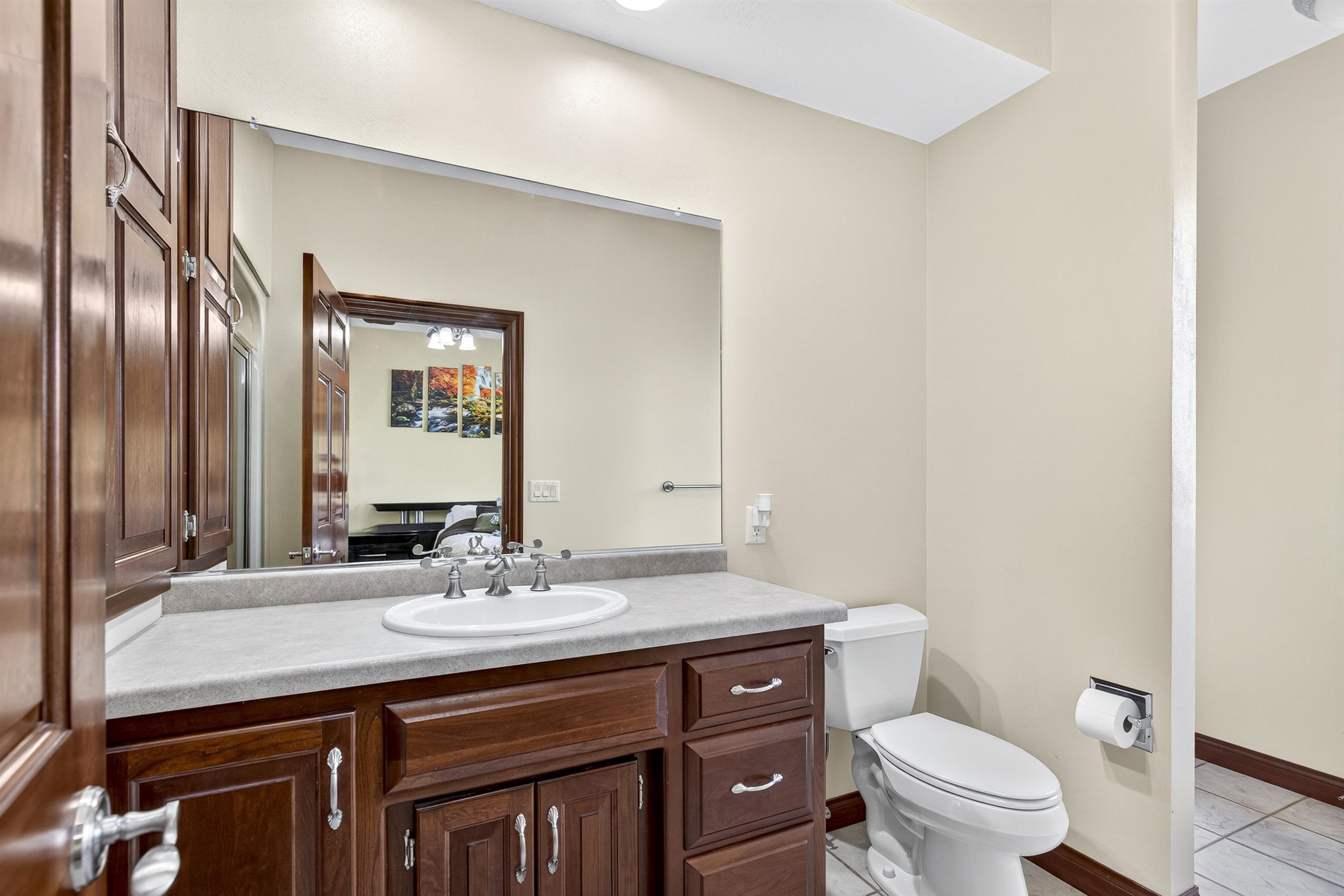 NEENAH, Wisconsin, 54956, United States, 5 Bedrooms Bedrooms, ,6 BathroomsBathrooms,Residential,For Sale,1992991