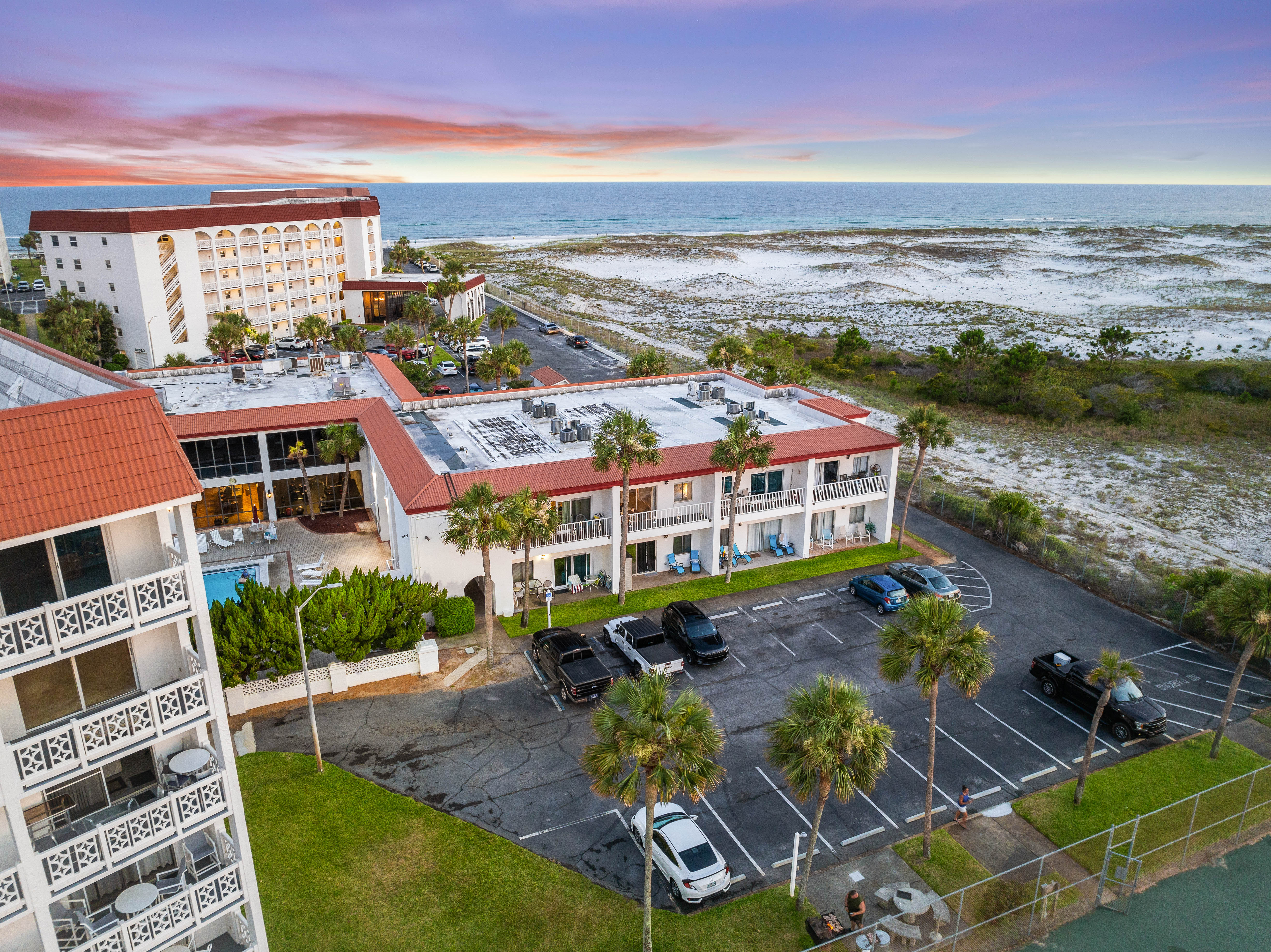  Top-Floor Studio Condo Ideal As Vacation Home Or Rental Investment - 物件實景