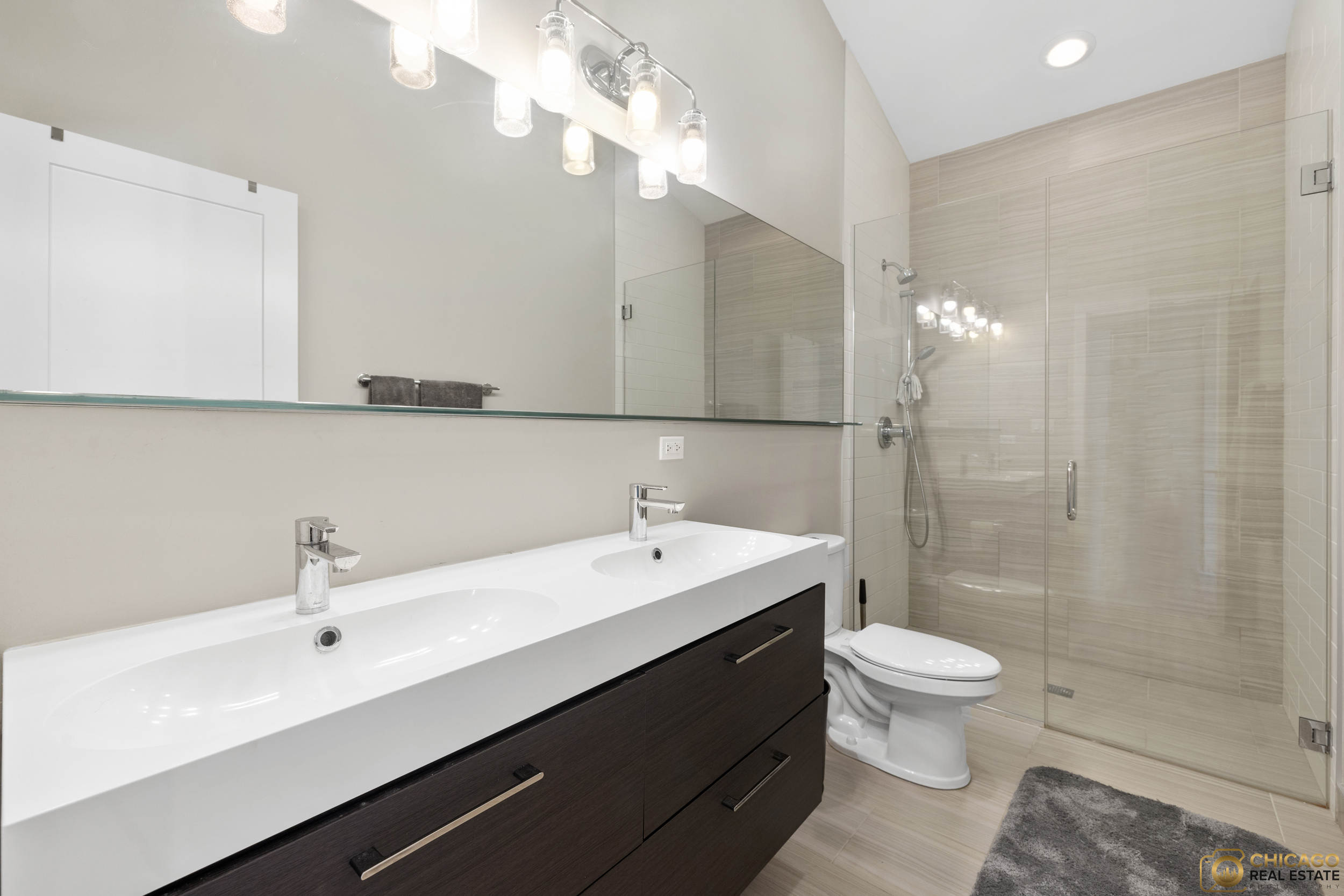 Chicago, Illinois, 60608, United States, 4 Bedrooms Bedrooms, ,4 BathroomsBathrooms,Residential,For Sale,1914075