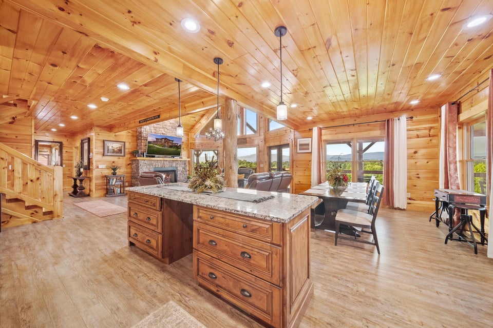 Sevierville, Tennessee, 37876, United States, 4 Bedrooms Bedrooms, ,6 BathroomsBathrooms,Residential,For Sale,1976346