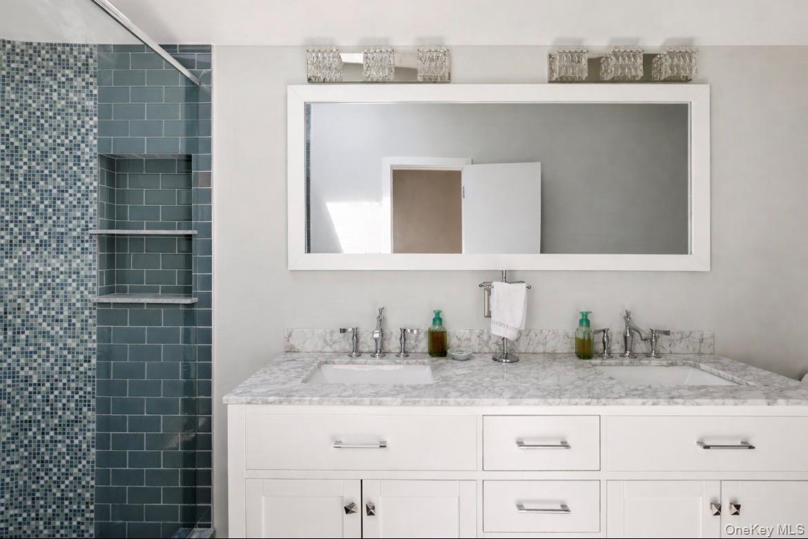 East Setauket, New York, 11733, United States, 5 Bedrooms Bedrooms, ,4 BathroomsBathrooms,Residential,For Sale,2048500