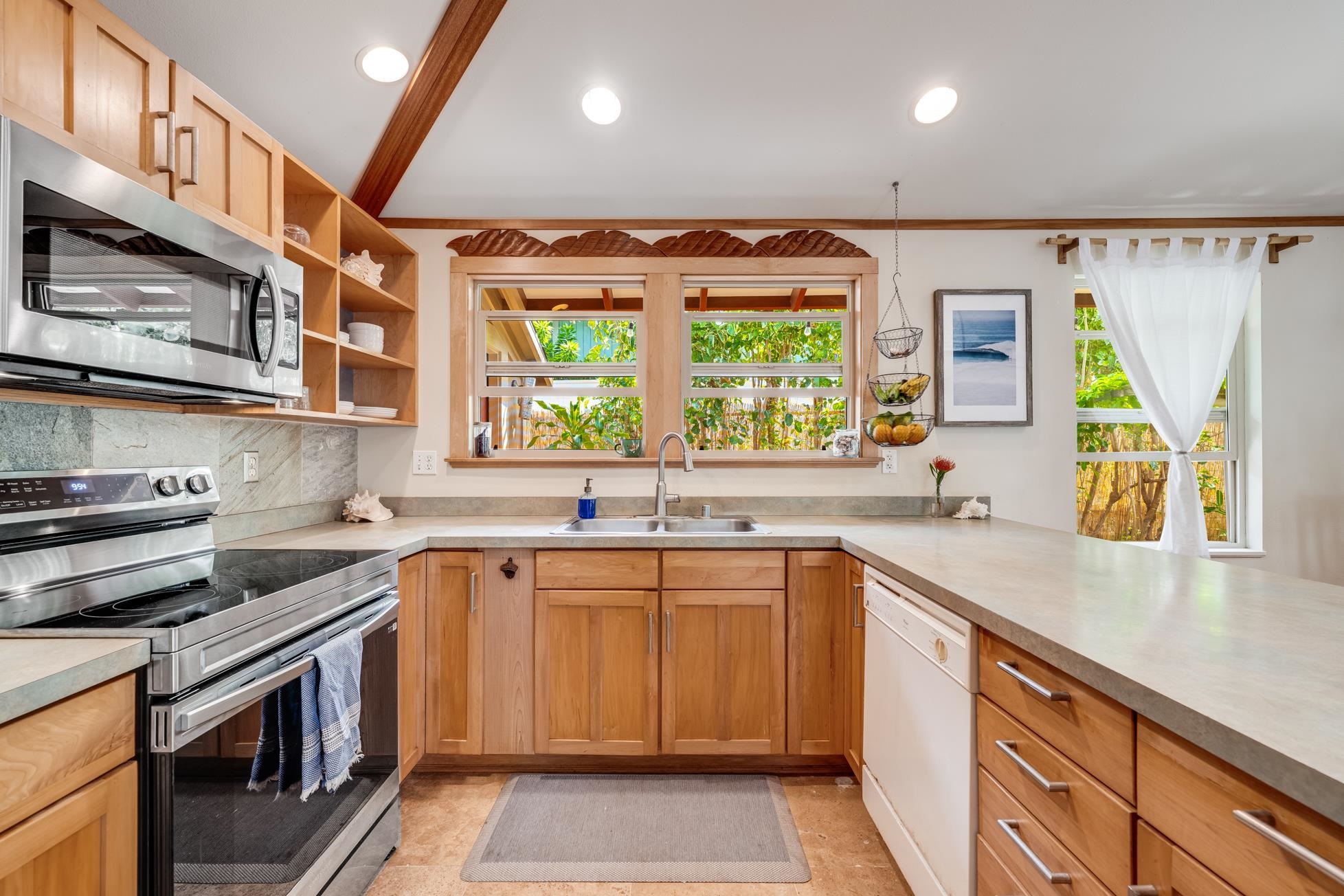 Paia, Hawaii, 96779, United States, 3 Bedrooms Bedrooms, ,2 BathroomsBathrooms,Residential,For Sale,1828199