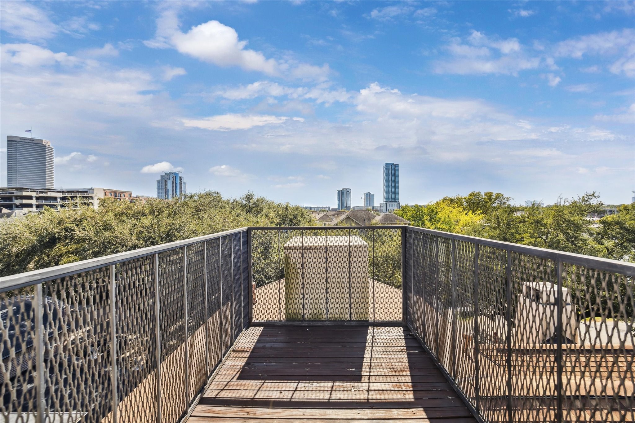  4320 Dickson - 物件實景