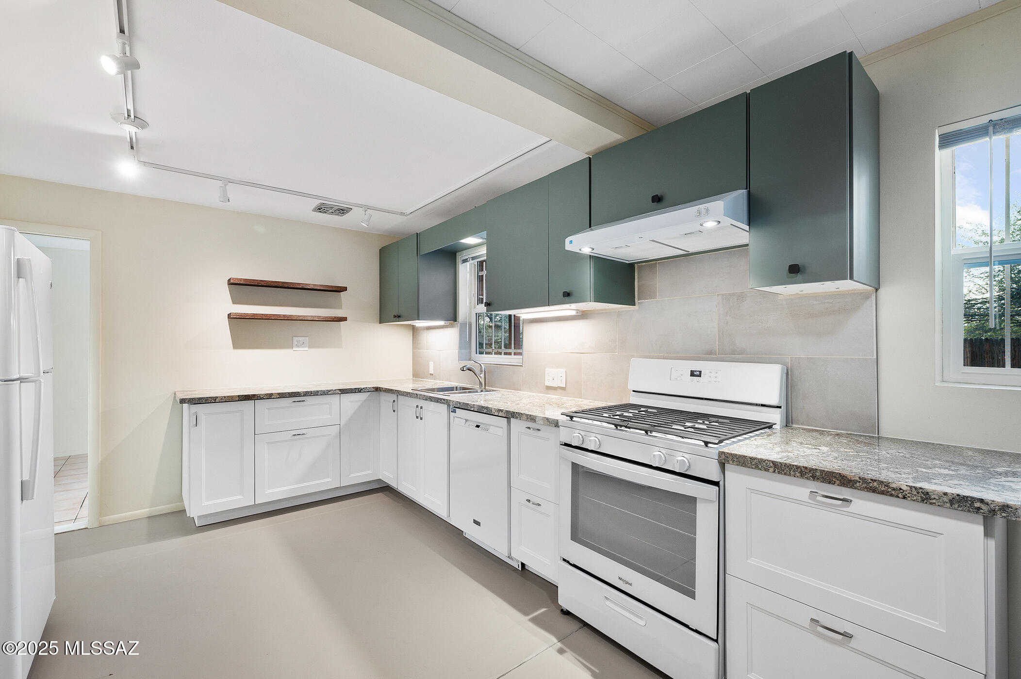 Tucson, Arizona, 85716, United States, 4 Bedrooms Bedrooms, ,4 BathroomsBathrooms,Residential,For Sale,1994782