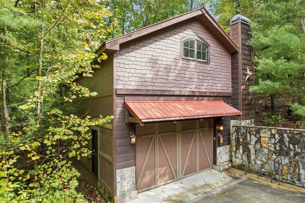 Ellijay, Georgia, 30540, United States, 3 Bedrooms Bedrooms, ,4 BathroomsBathrooms,Residential,For Sale,1952402