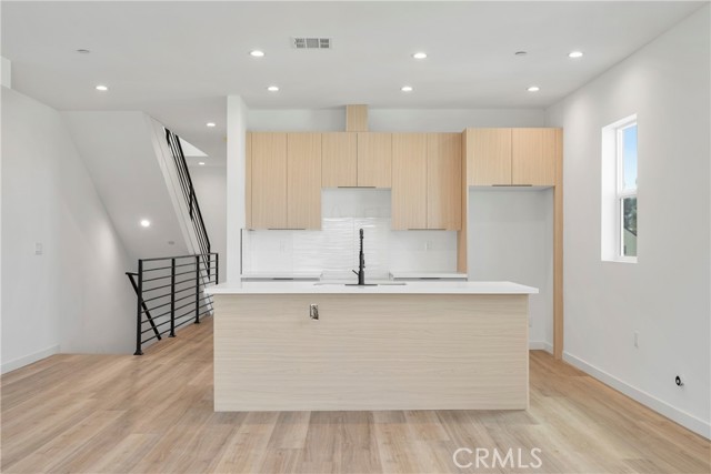 Los Angeles, California, 90023, United States, 22 Bedrooms Bedrooms, ,Residential,For Sale,1763548