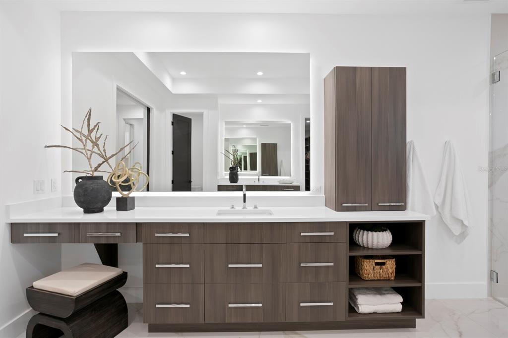 St Petersburg, Florida, 33703, United States, 5 Bedrooms Bedrooms, ,6 BathroomsBathrooms,Residential,For Sale,1856126