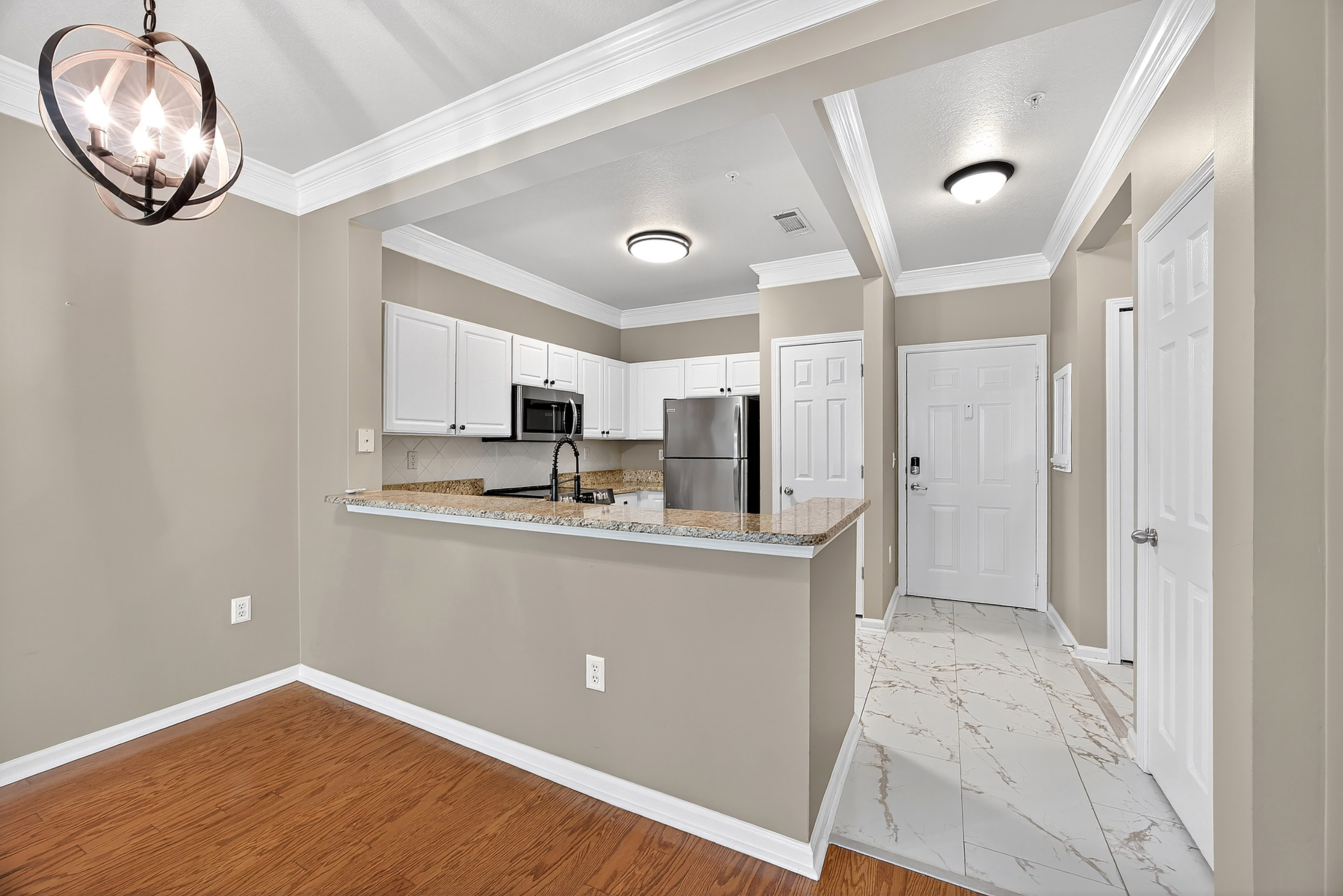  Updated Luxury Living in Madison Square - 物件實景