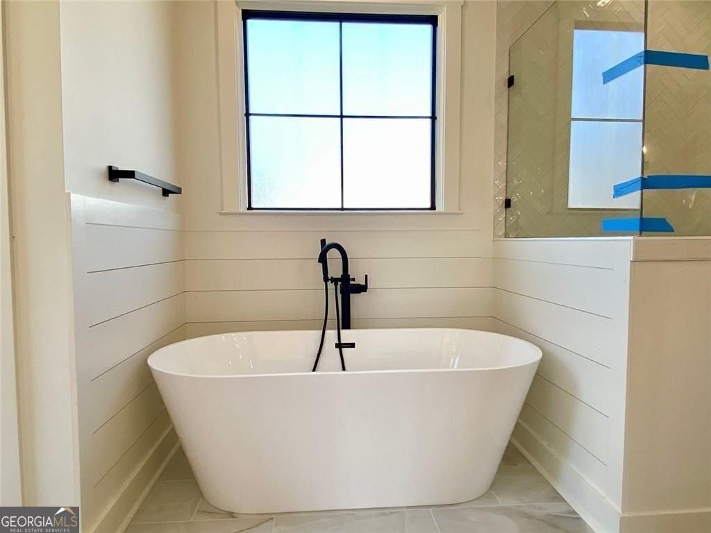 Gainesville, Georgia, 30506, United States, 5 Bedrooms Bedrooms, ,4 BathroomsBathrooms,Residential,For Sale,1909914