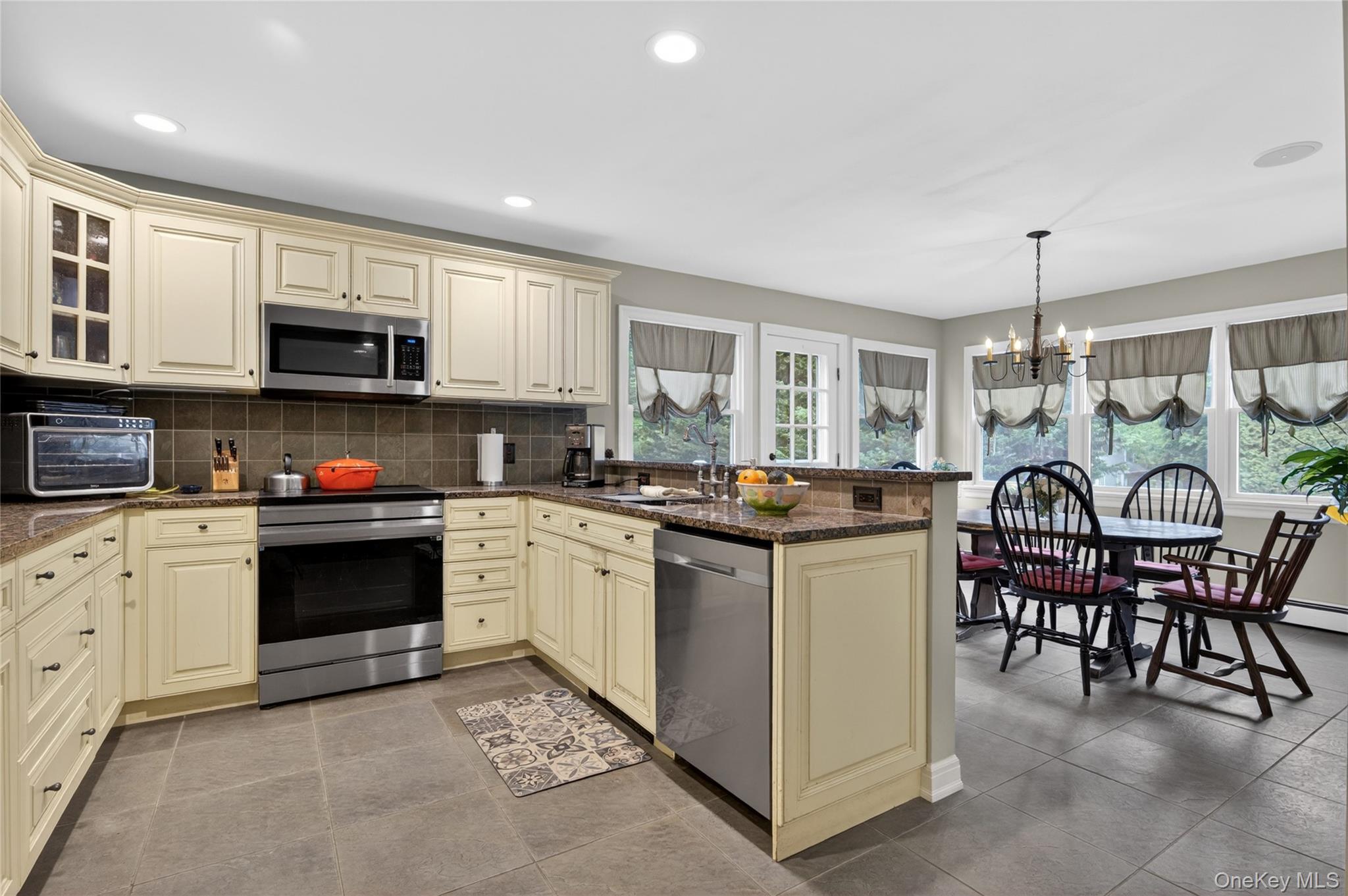  14 Mayfair Drive, Huntington, NY, 11743 - 物件實景
