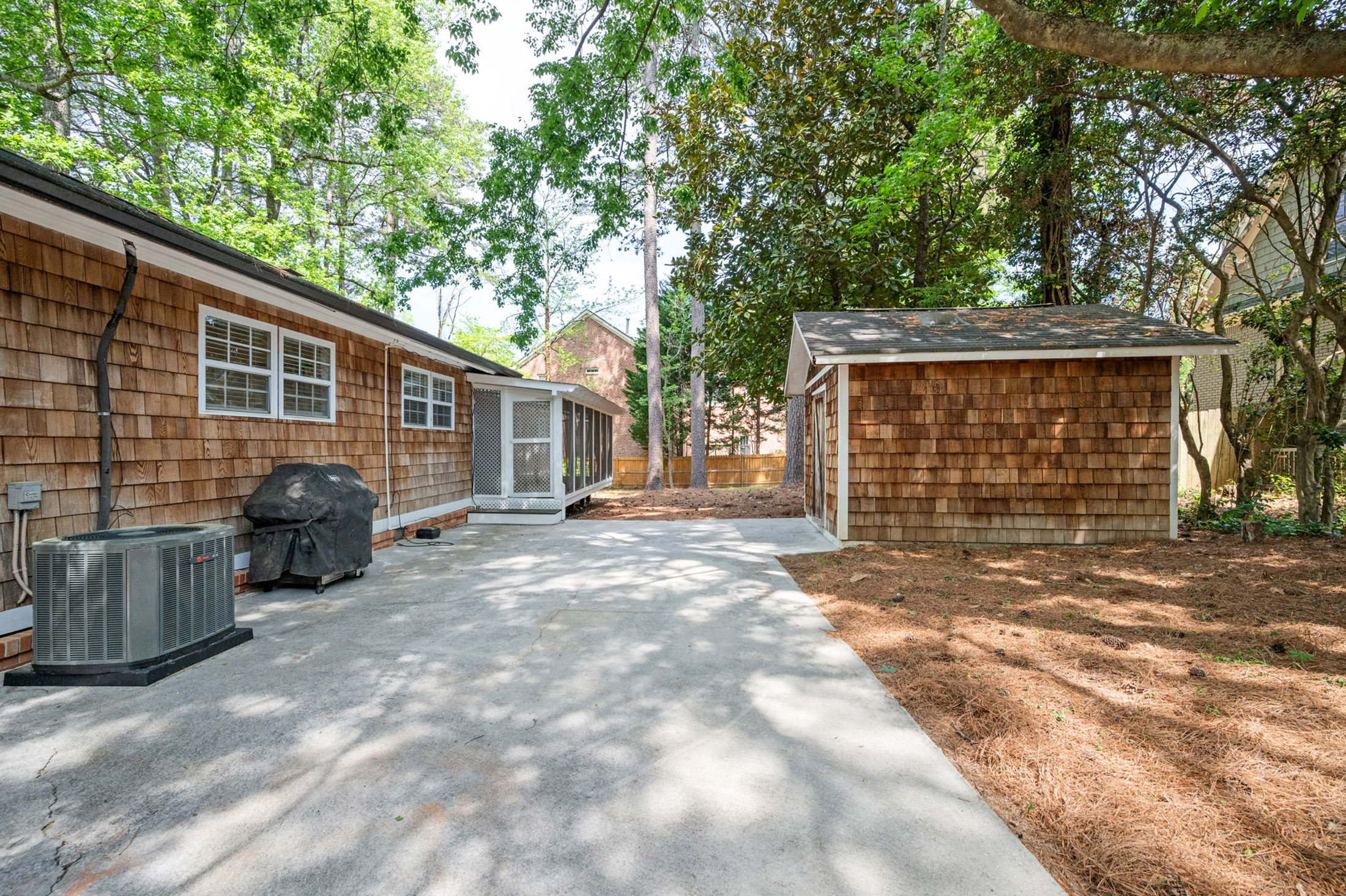  Beautiful Sprawling Ranch Set on an Expansive Corner Lot - 物件實景