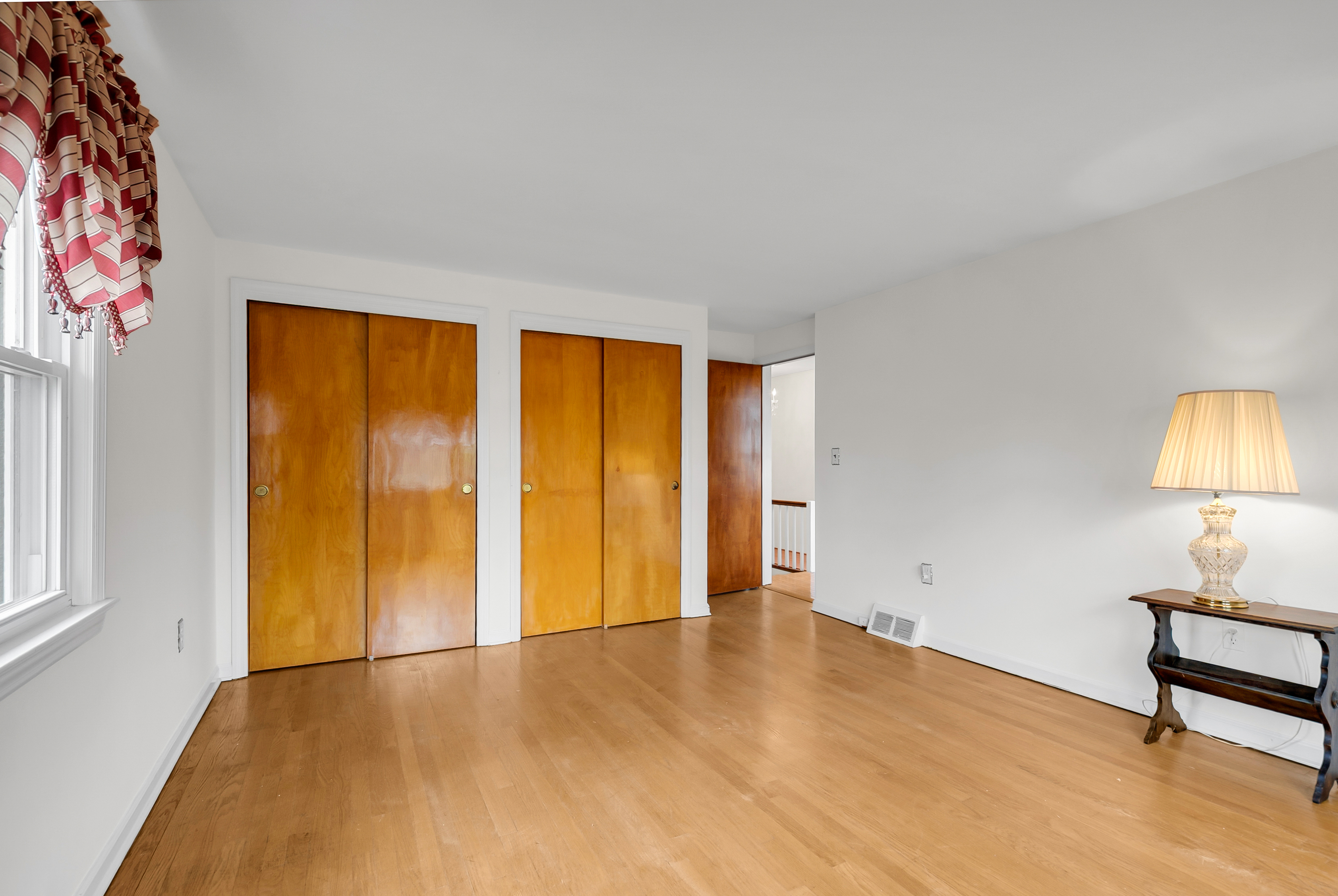  Fantastic Ranch on a Triangular  Corner Lot - 物件實景