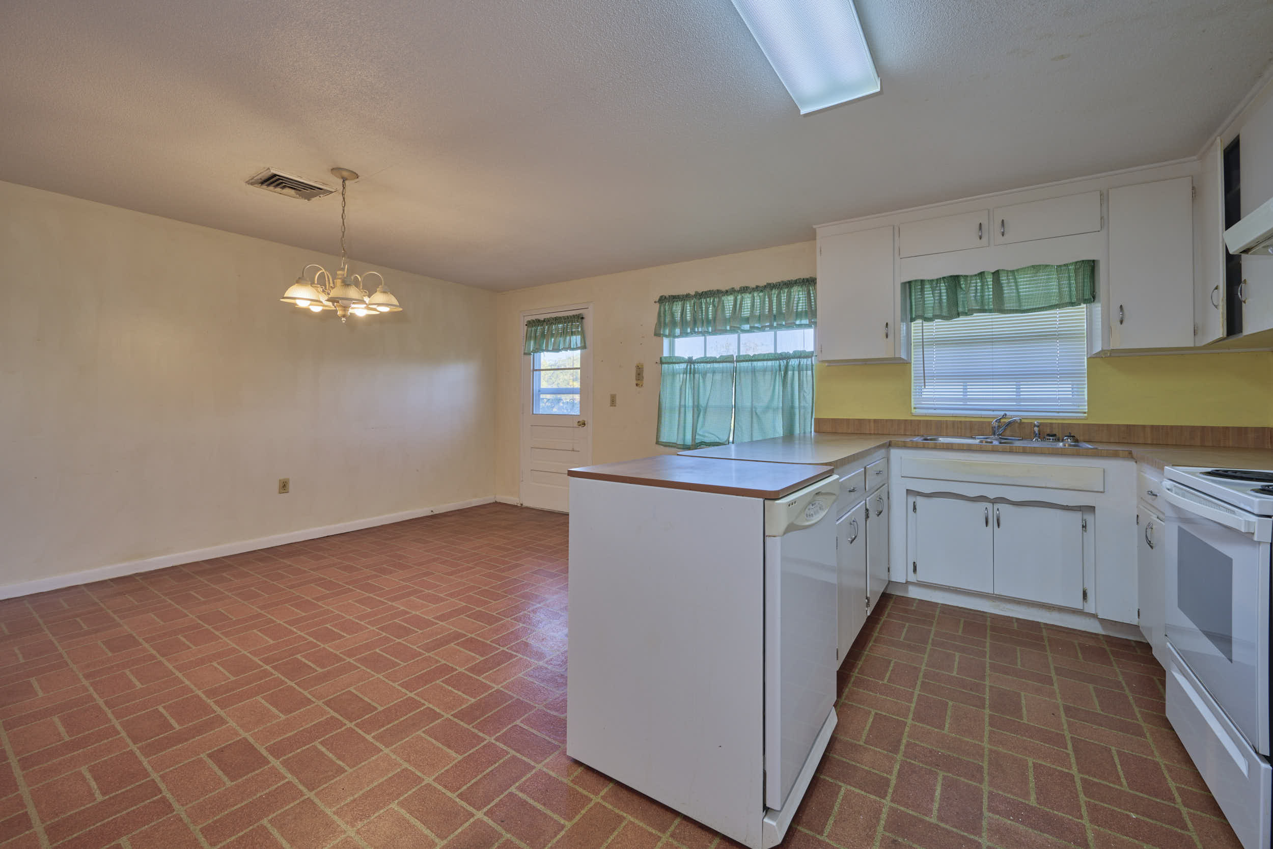 BARTOW, Florida, 33830, United States, 3 Bedrooms Bedrooms, ,2 BathroomsBathrooms,Residential,For Sale,1915491