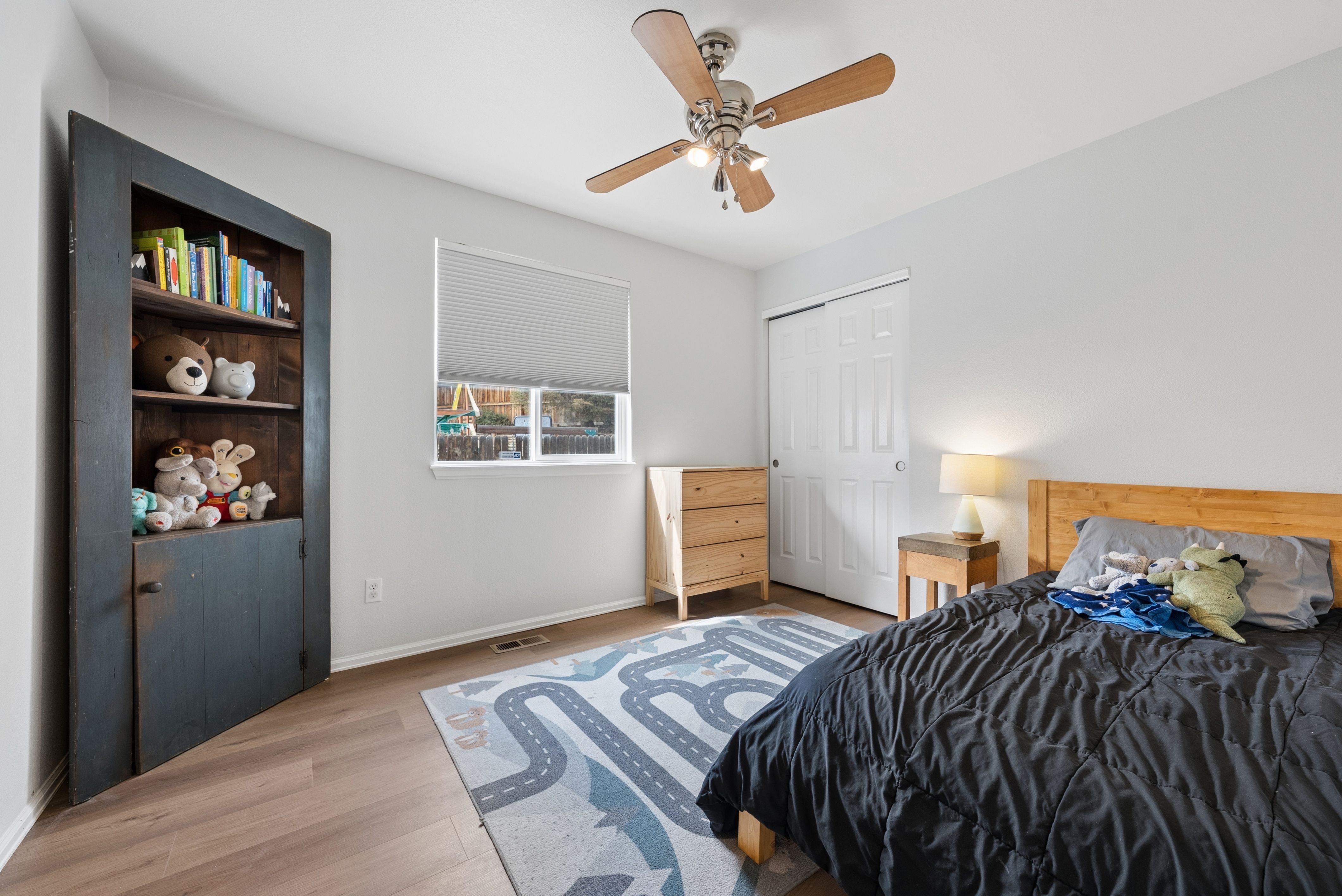  Tucked in a Quiet Cul-De-Sac in the Desirable Deza Estates - 物件實景