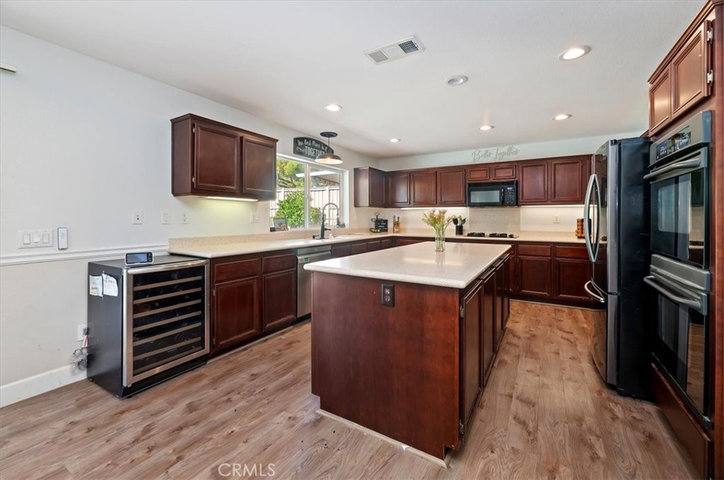 Lake Elsinore, California, 92532, United States, 4 Bedrooms Bedrooms, ,3 BathroomsBathrooms,Residential,For Sale,1939377