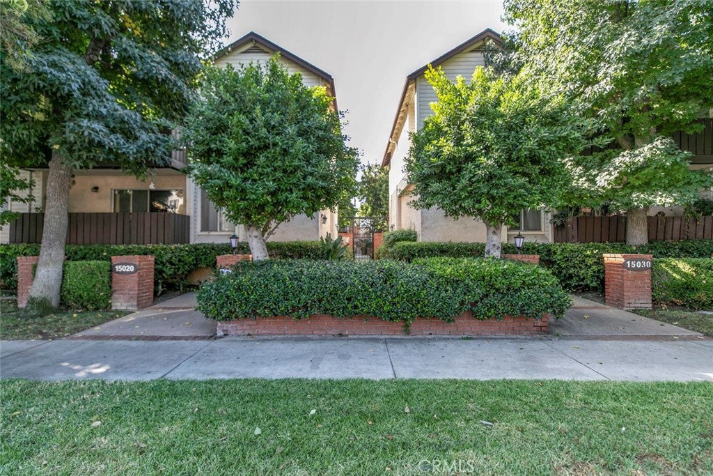 Van Nuys, California, 91411, United States, 2 Bedrooms Bedrooms, ,2 BathroomsBathrooms,Residential,For Sale,1954543