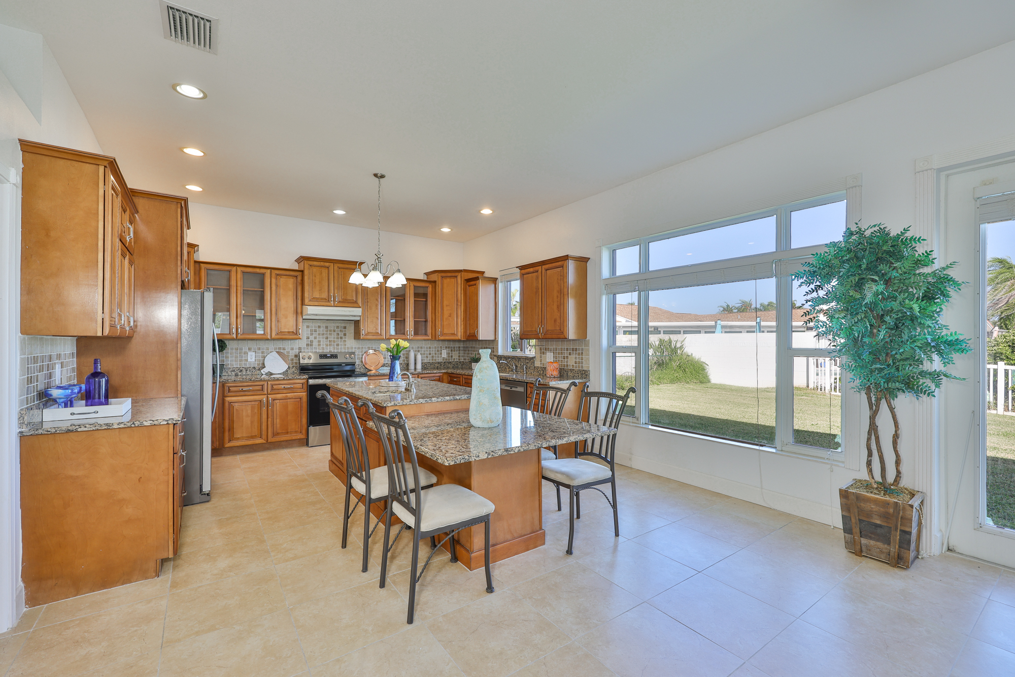 Treasure Island, Florida, 33706, United States, 3 Bedrooms Bedrooms, ,2 BathroomsBathrooms,Residential,For Sale,1982782