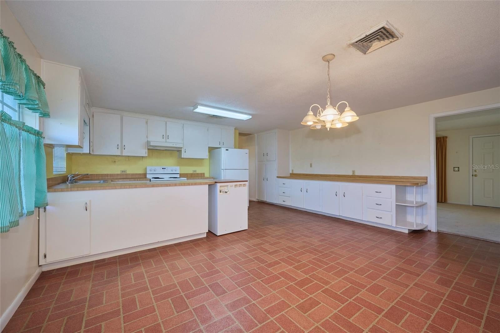 BARTOW, Florida, 33830, United States, 3 Bedrooms Bedrooms, ,2 BathroomsBathrooms,Residential,For Sale,1915491