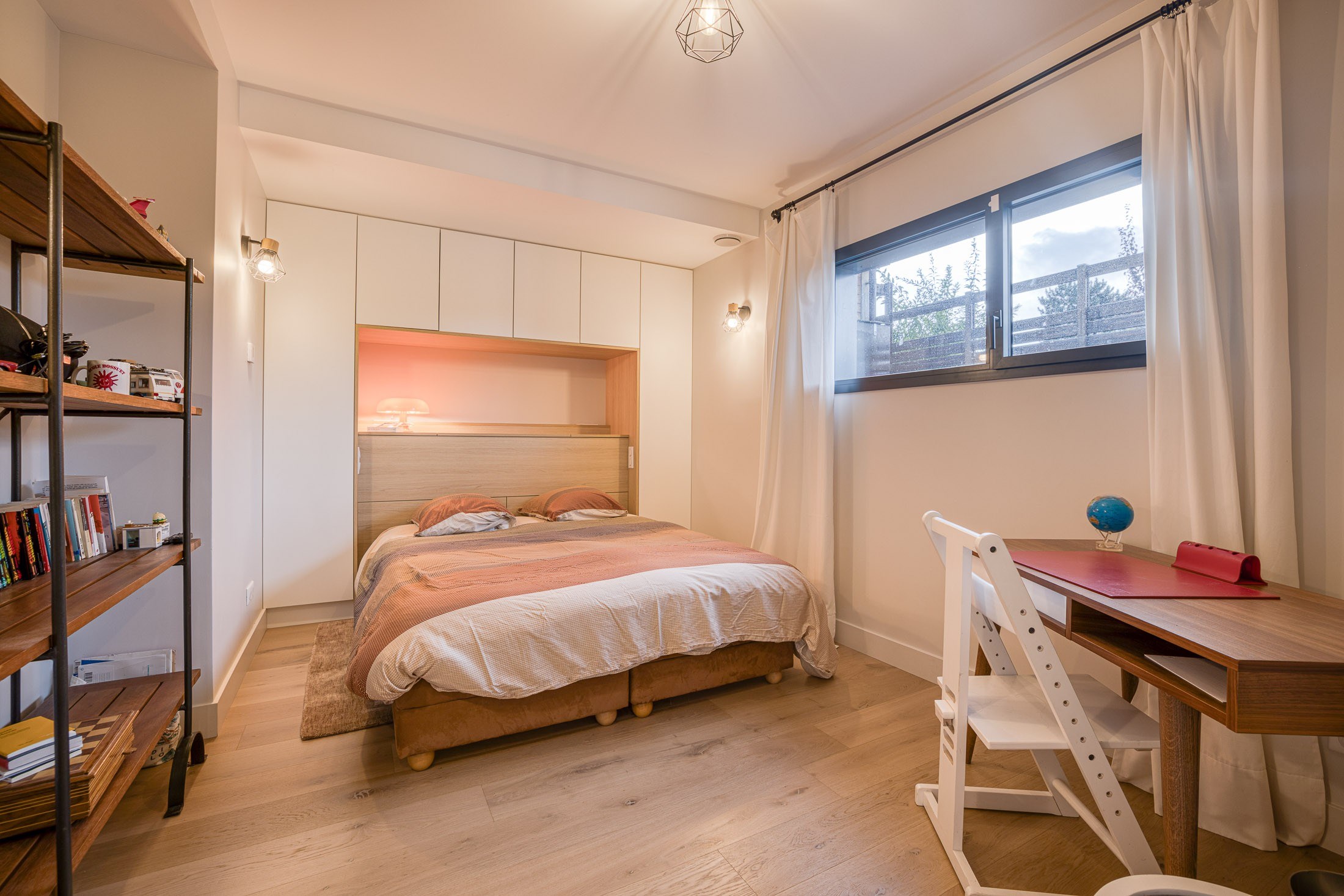  A contemporary, light-filled property offering breathtaking views over Lake Ann… - 物件實景