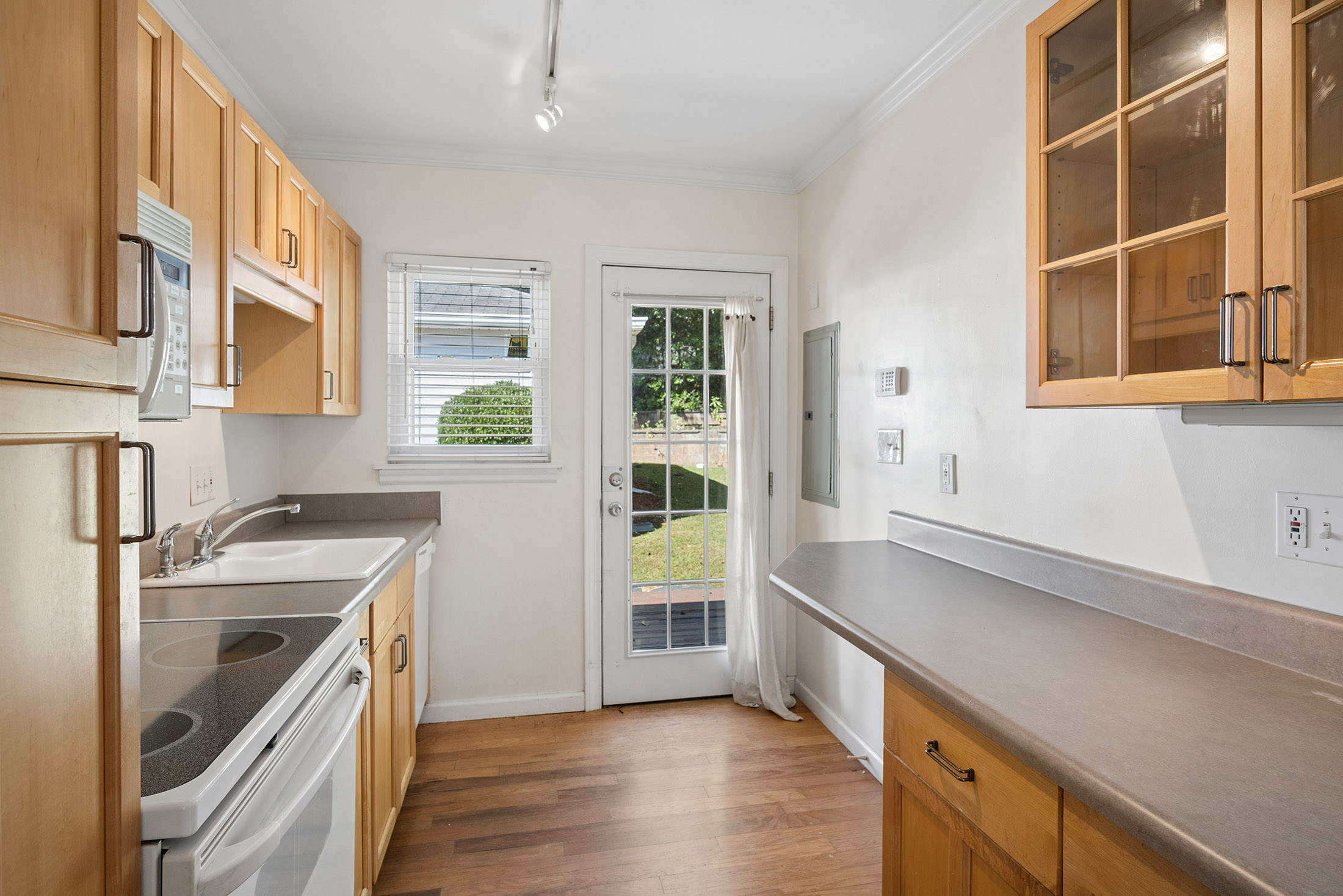  Beautifully Updated Brick Duplex Offers Rare Opportunity in the Heart of Decatur - 物件實景