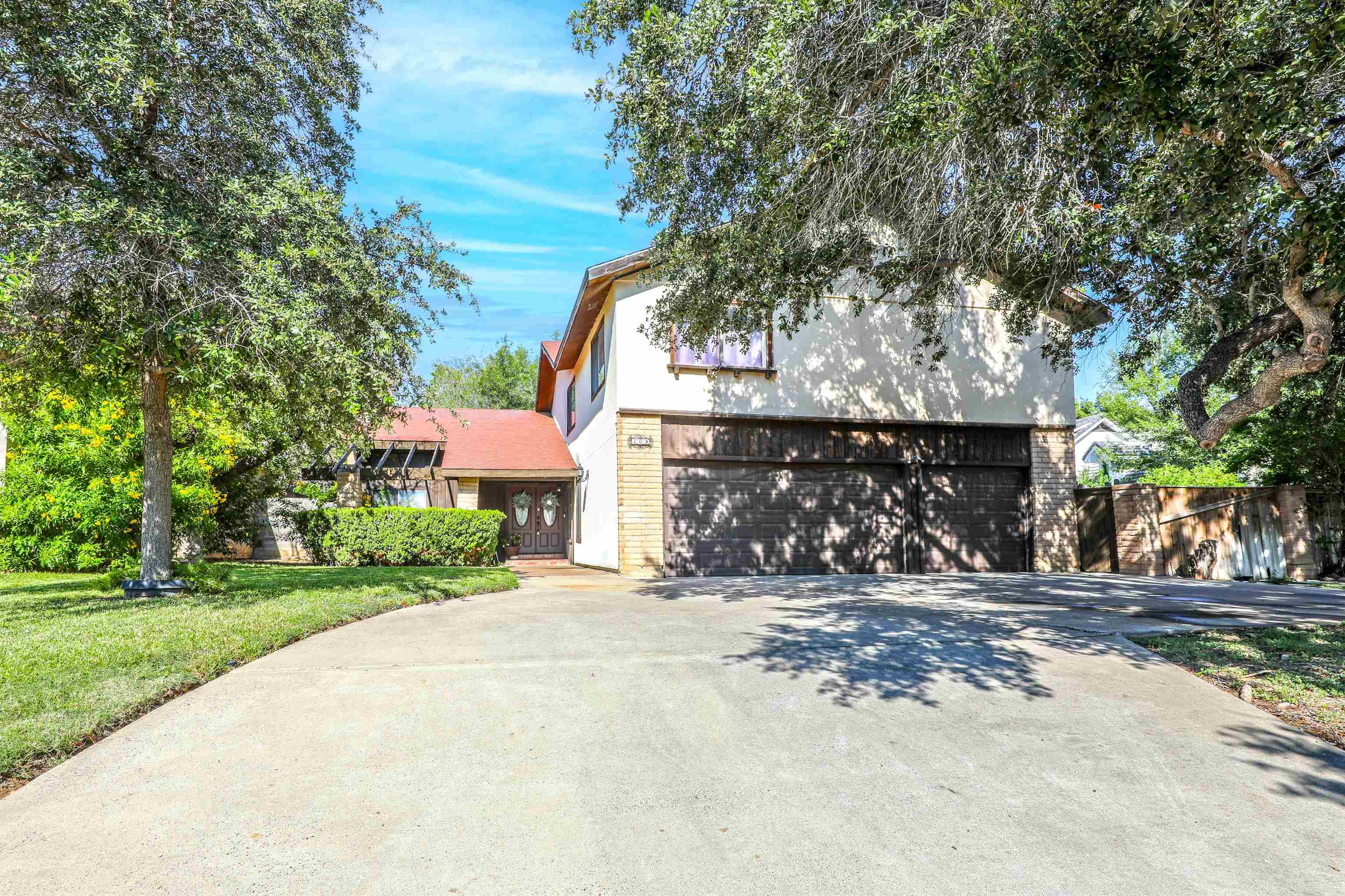 LAREDO, Texas, 78041, United States, 5 Bedrooms Bedrooms, ,3 BathroomsBathrooms,Residential,For Sale,1967607