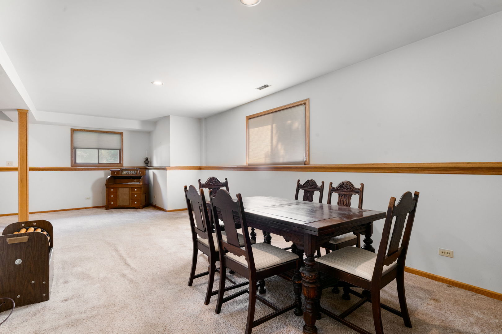 Palatine, Illinois, 60067, United States, 5 Bedrooms Bedrooms, ,3 BathroomsBathrooms,Residential,For Sale,1901159