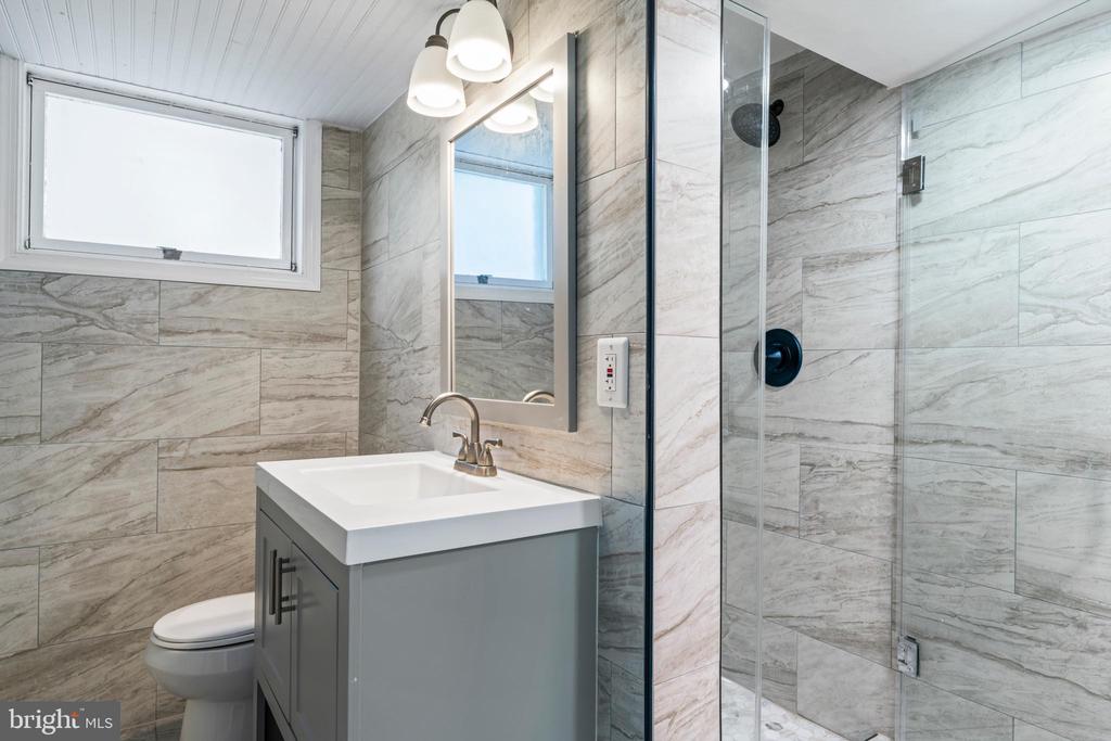 Falls Church, Virginia, 22043, United States, 5 Bedrooms Bedrooms, ,3 BathroomsBathrooms,Residential,For Sale,1977846