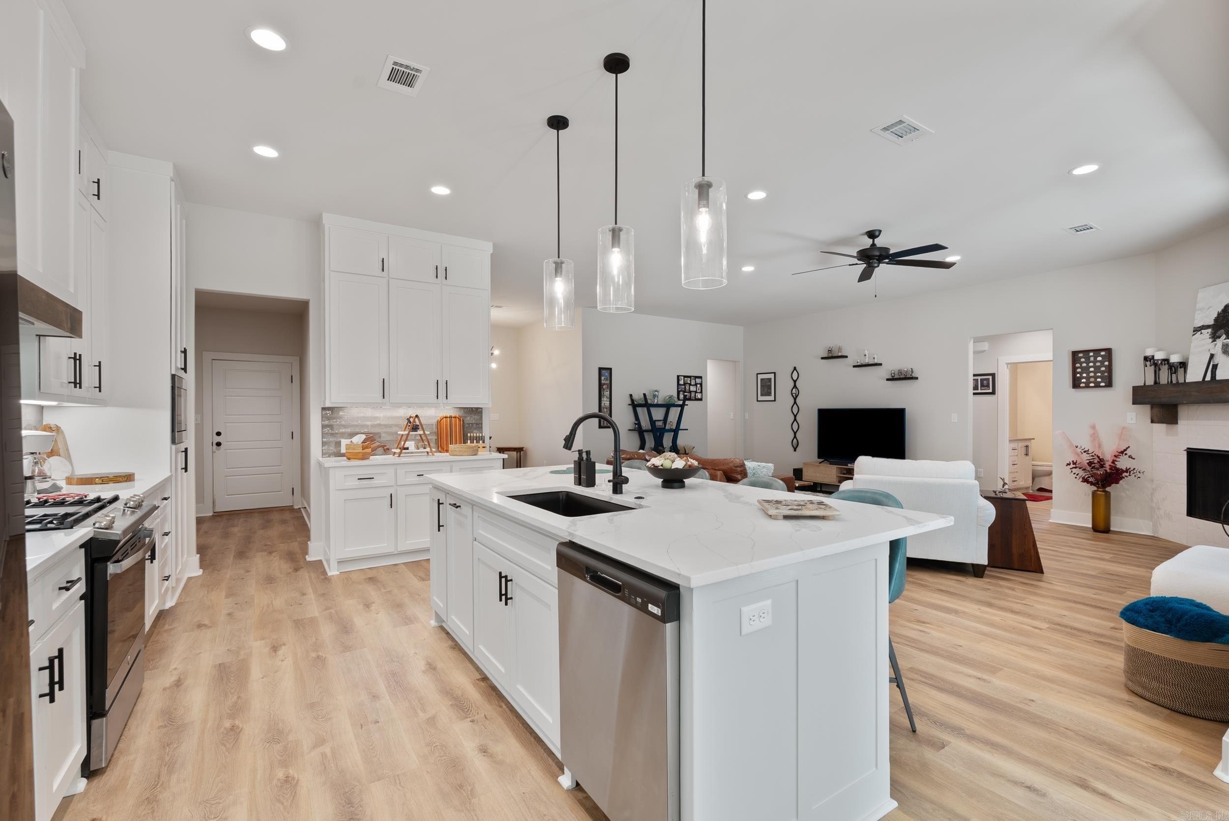 Maumelle, Arkansas, 72113, United States, 4 Bedrooms Bedrooms, ,3 BathroomsBathrooms,Residential,For Sale,1983725