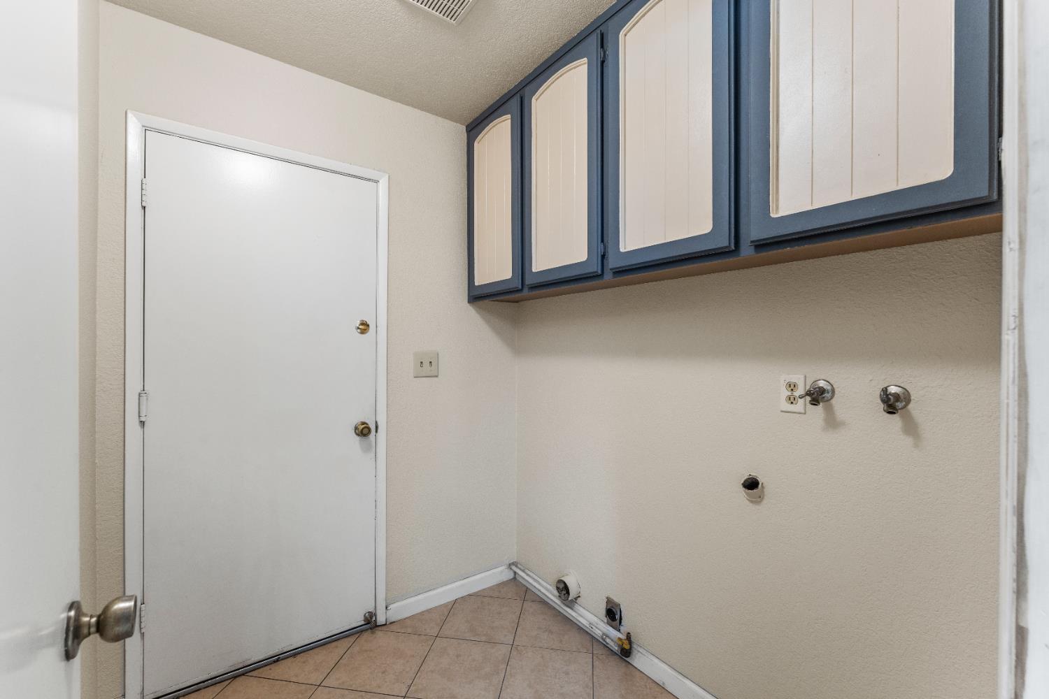 Granite Bay, California, 95746, United States, 3 Bedrooms Bedrooms, ,2 BathroomsBathrooms,Residential,For Sale,1890604